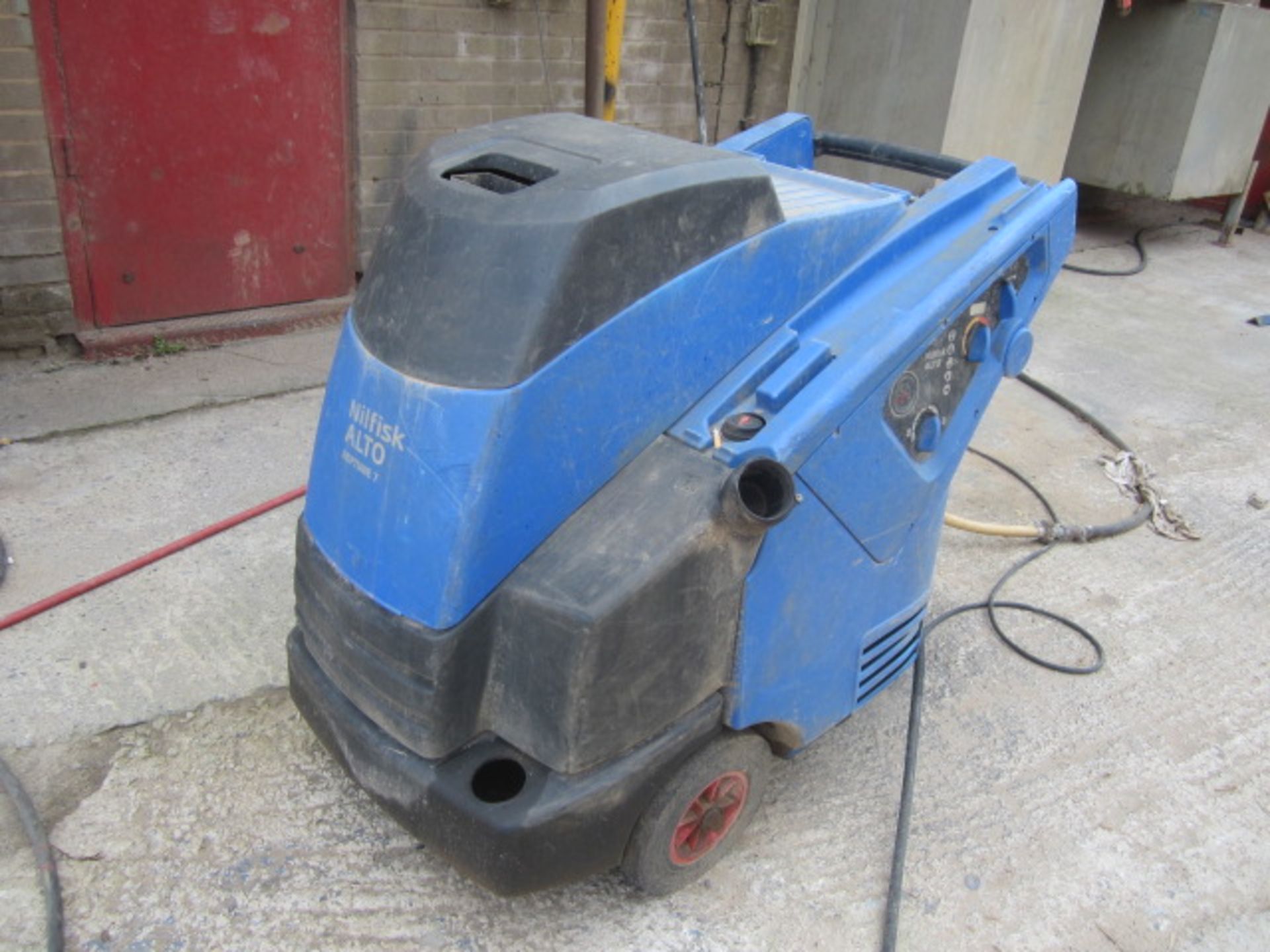 Nilfisk Alto Neptune 7 mobile steam cleaner with hose and lance
