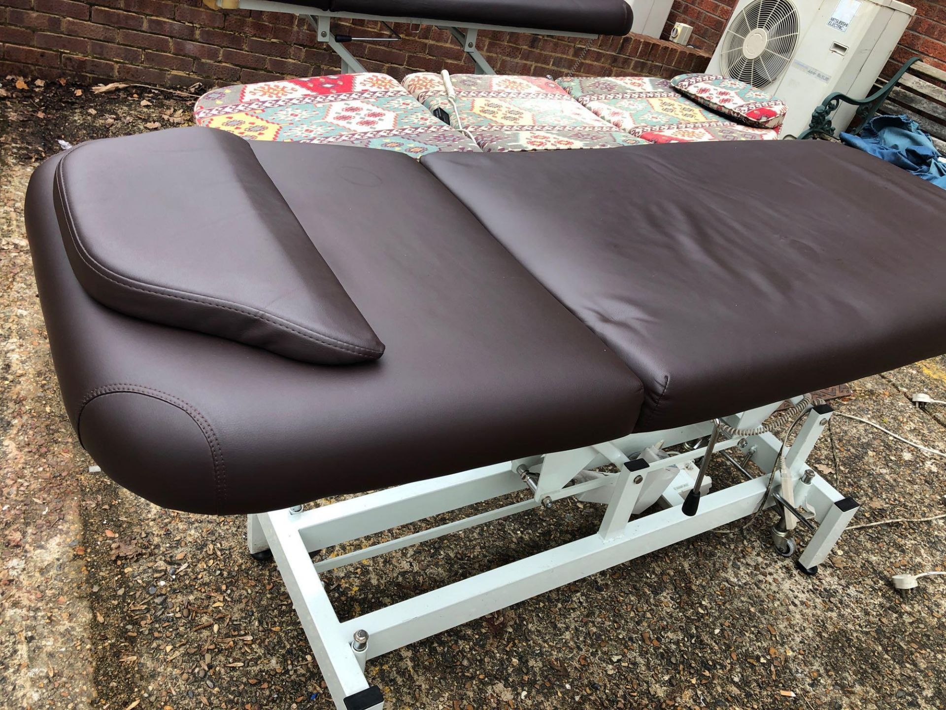 Mobile Electrically height adjustable massage/treatment bed model-JC35B4-0-6-3-24-120-300-H-G-E-E- - Image 4 of 4