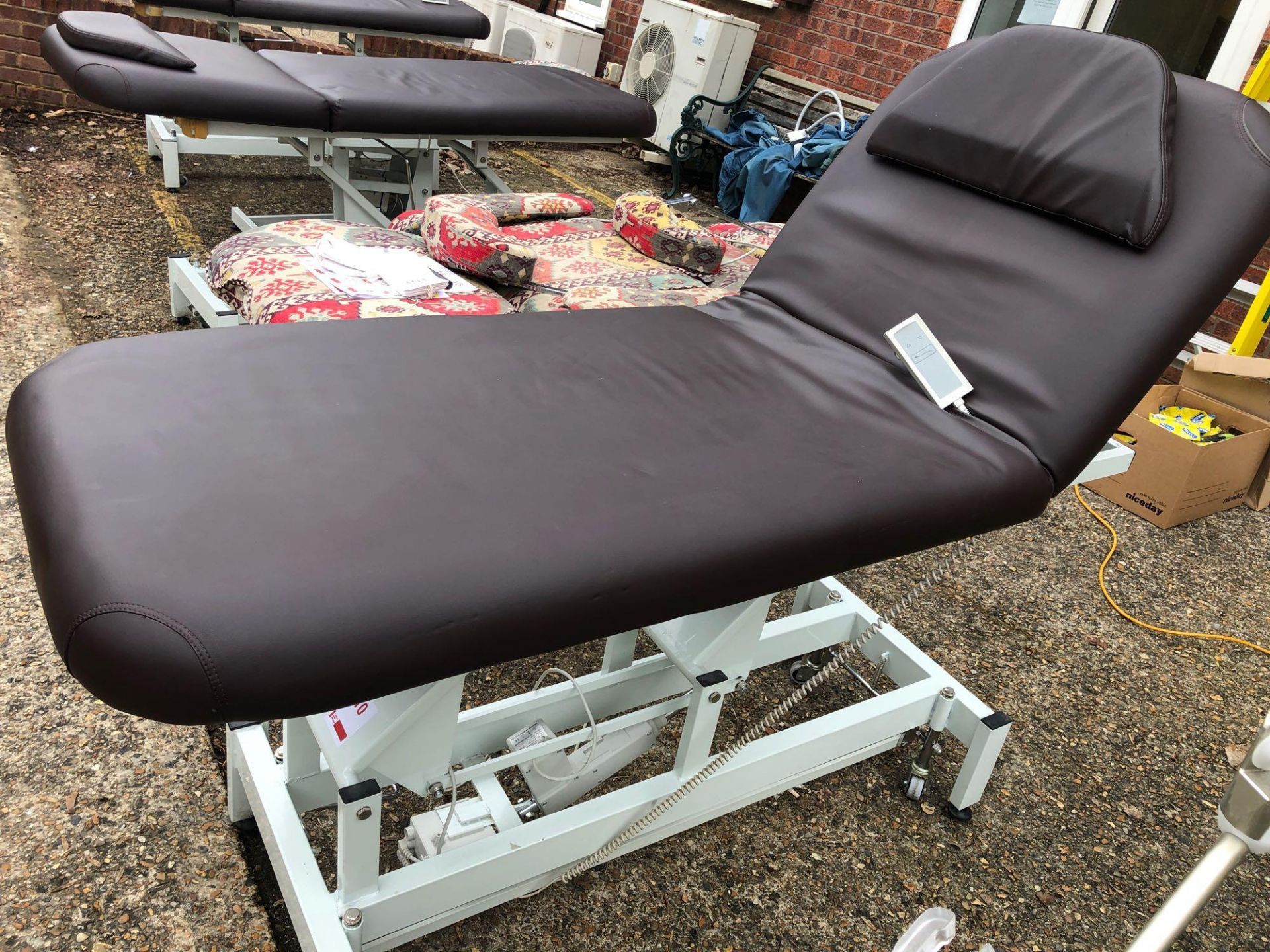 Mobile Electrically height adjustable massage/treatment bed model-JC35B4-0-6-3-24-120-300-H-G-E-E- - Image 2 of 4