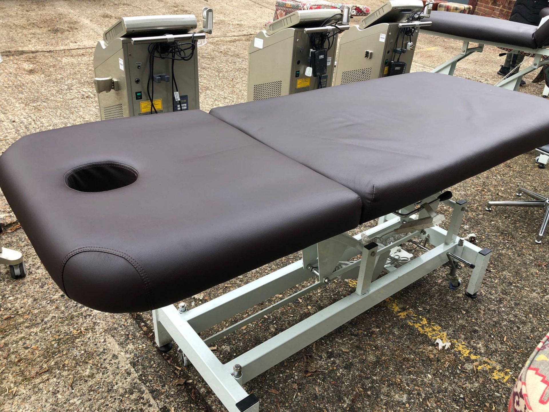 Mobile Electrically height adjustable massage/treatment bed model-JC35B4-0-6-3-24-120-300-H-G-E-E- - Image 3 of 4