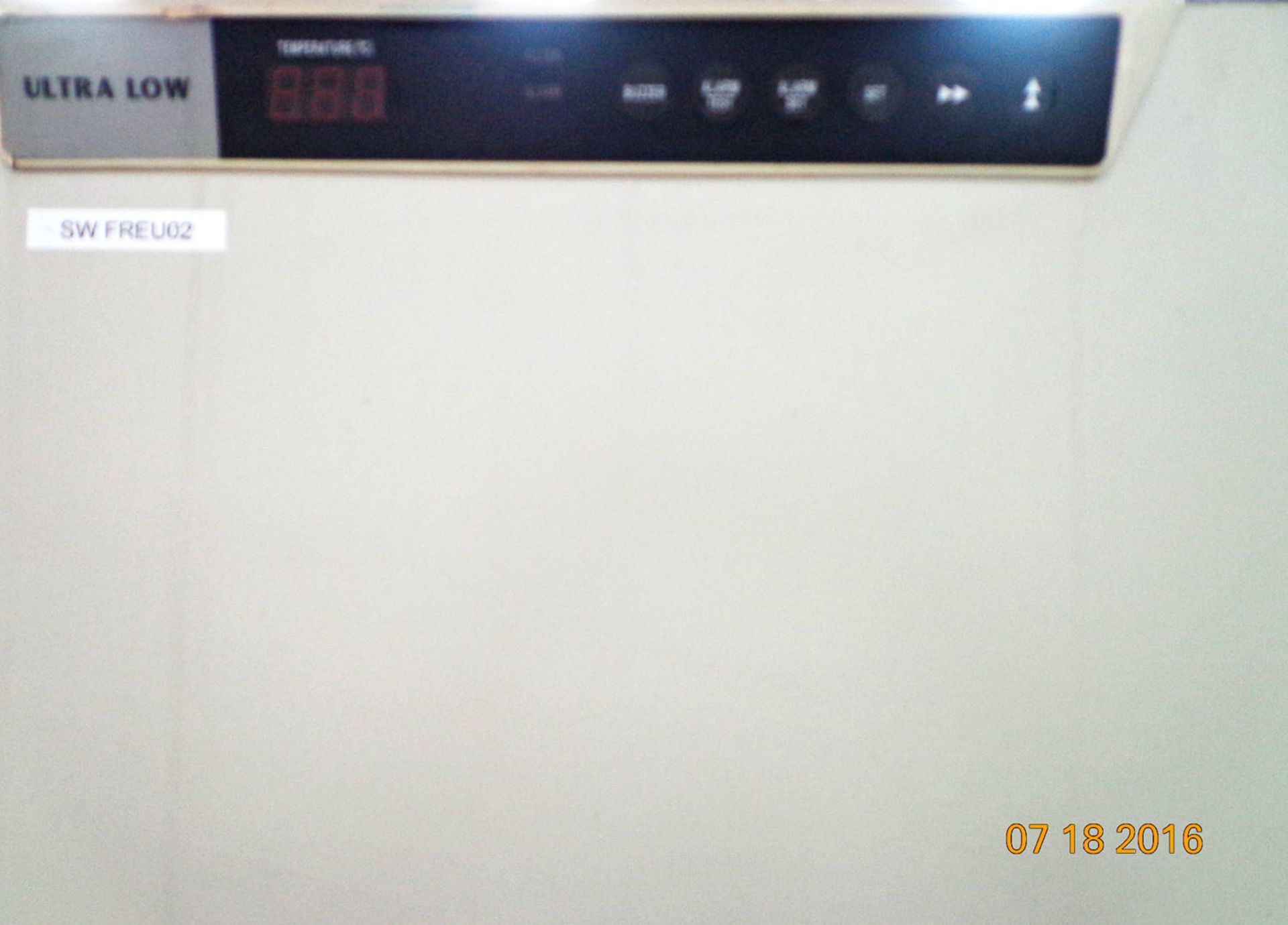 Sanyo -80 freezer needs re-gassed hence price - Image 4 of 4