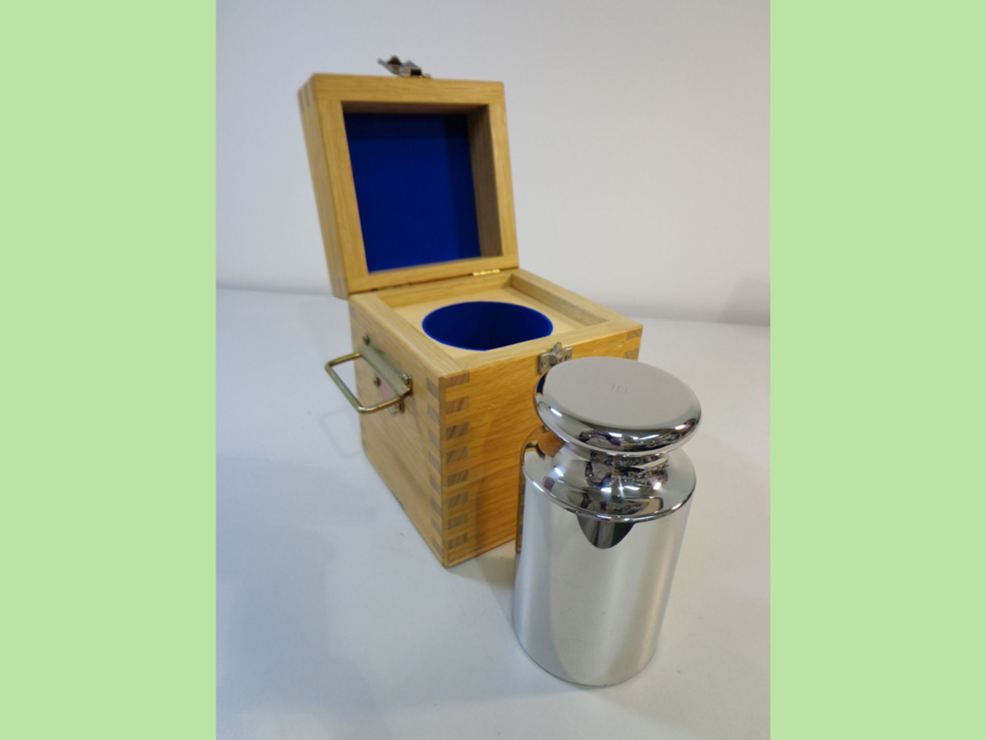 Mettler Toledo Single 10kg F1 Stainless Steel Calibration Weight in Wooden Box, Ref 15872
