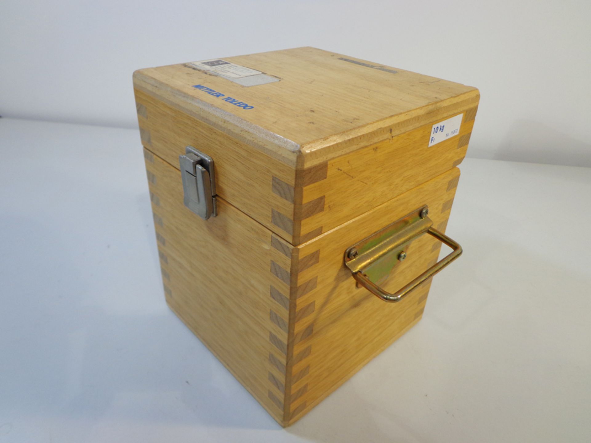 Mettler Toledo Single 10kg F1 Stainless Steel Calibration Weight in Wooden Box, Ref 15872 - Image 3 of 4