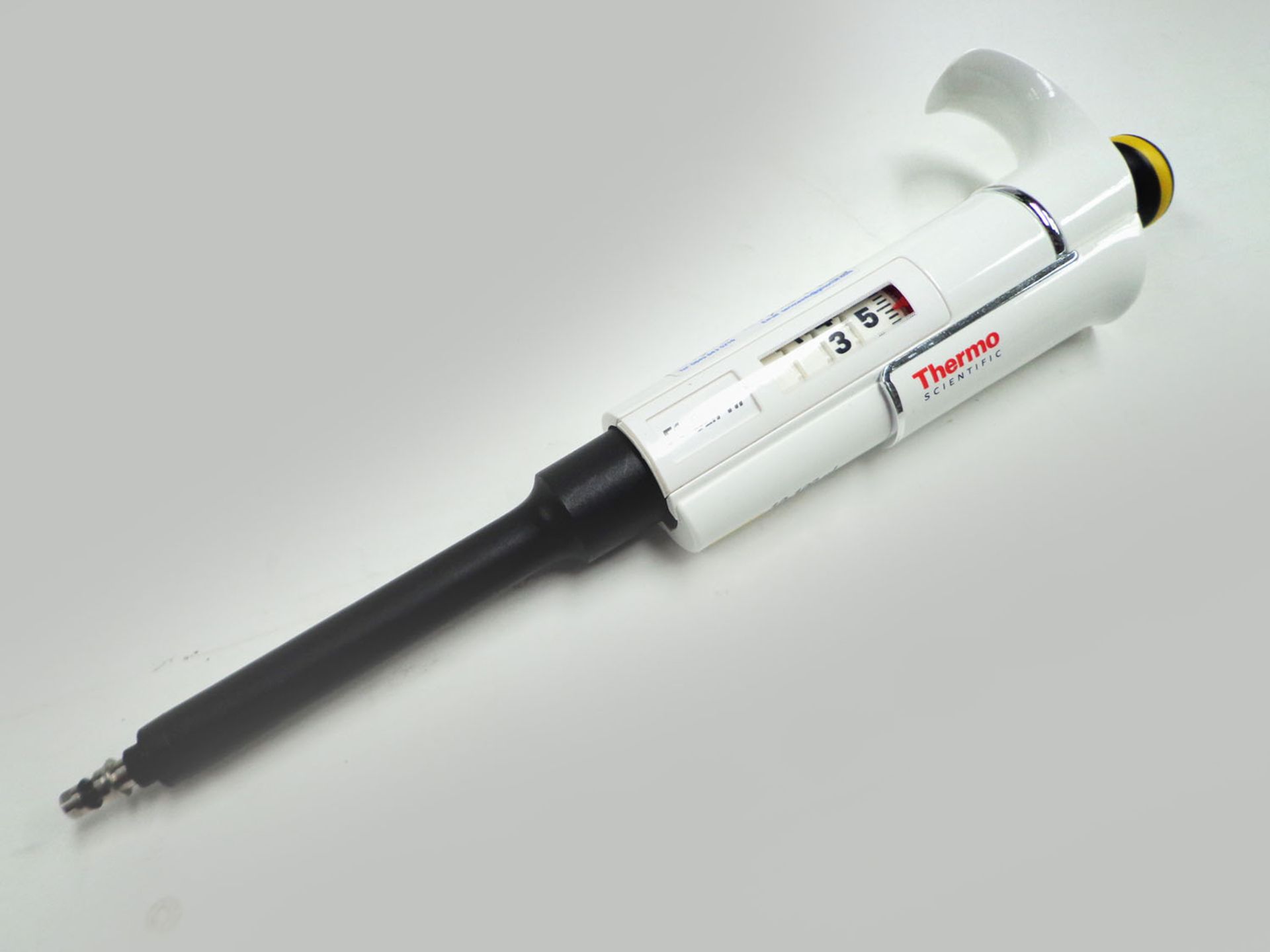 Various Thermo Scientific F1 clip tip manuel pipettes and stand - Image 4 of 7