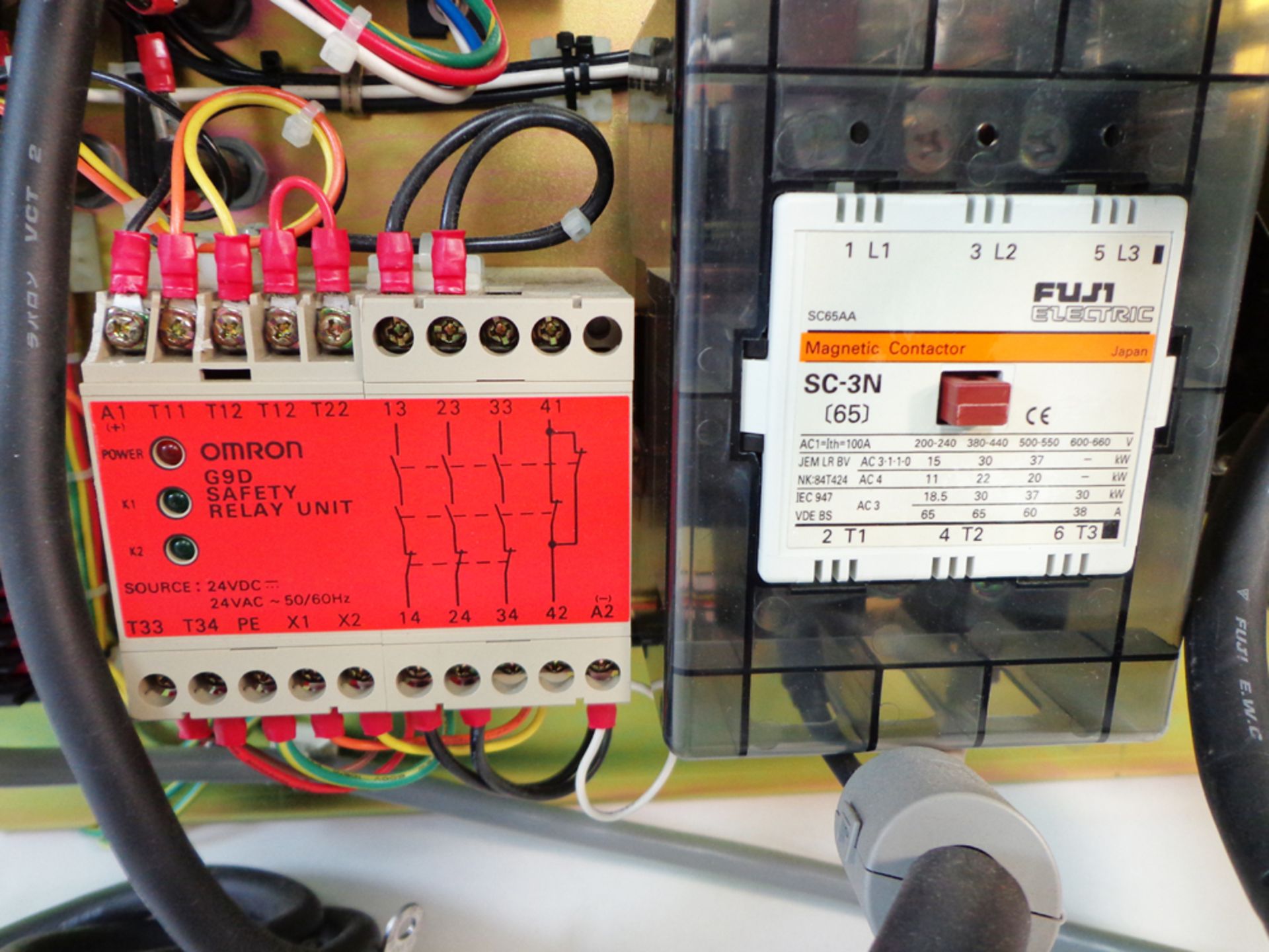 Control Panel Comprising Mitsubishi Freqrol A500 Transistorised Inverter, Omron G9D Safety Relay - Image 3 of 4