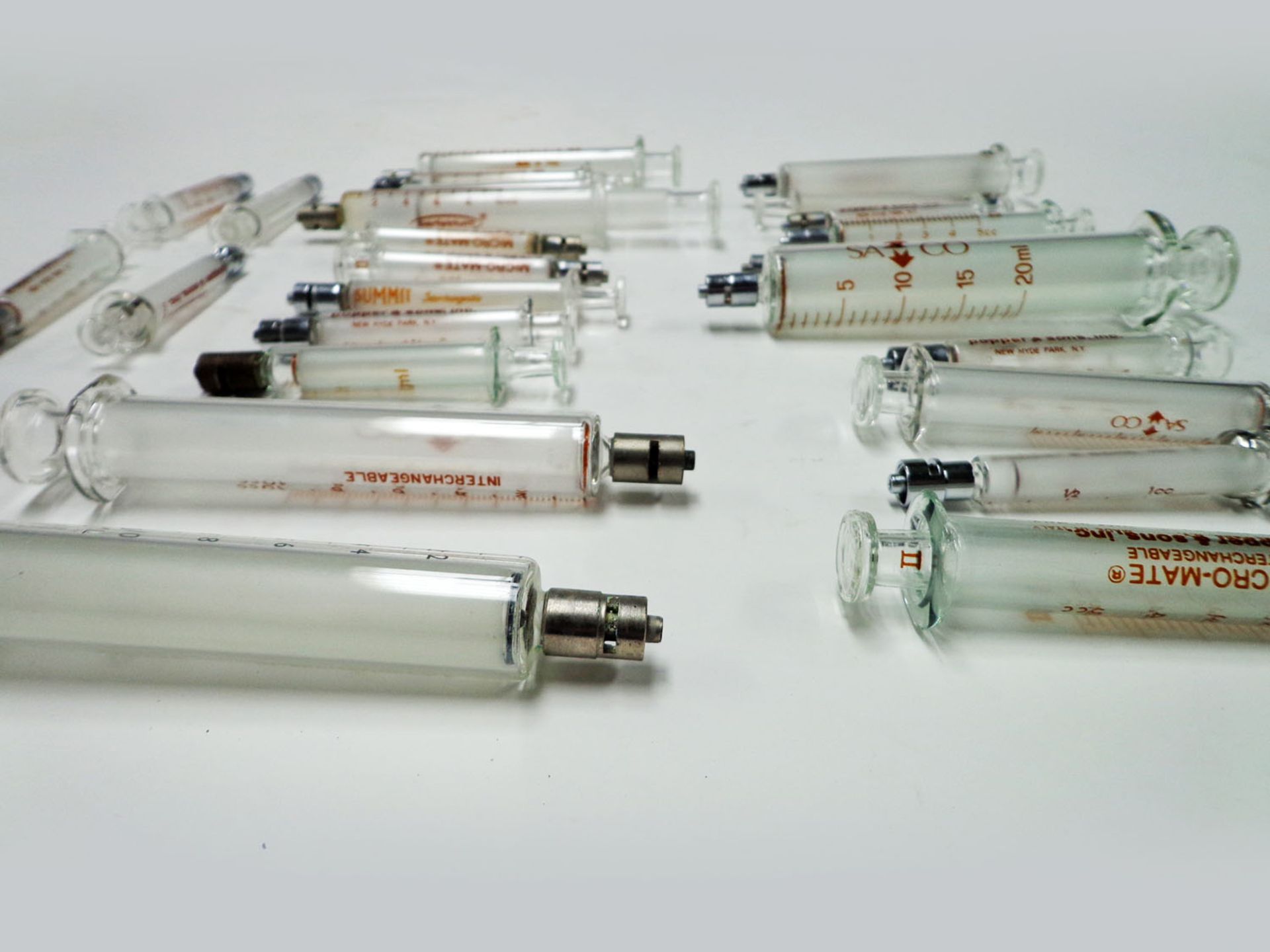 Assorted glass syringes - Image 2 of 2