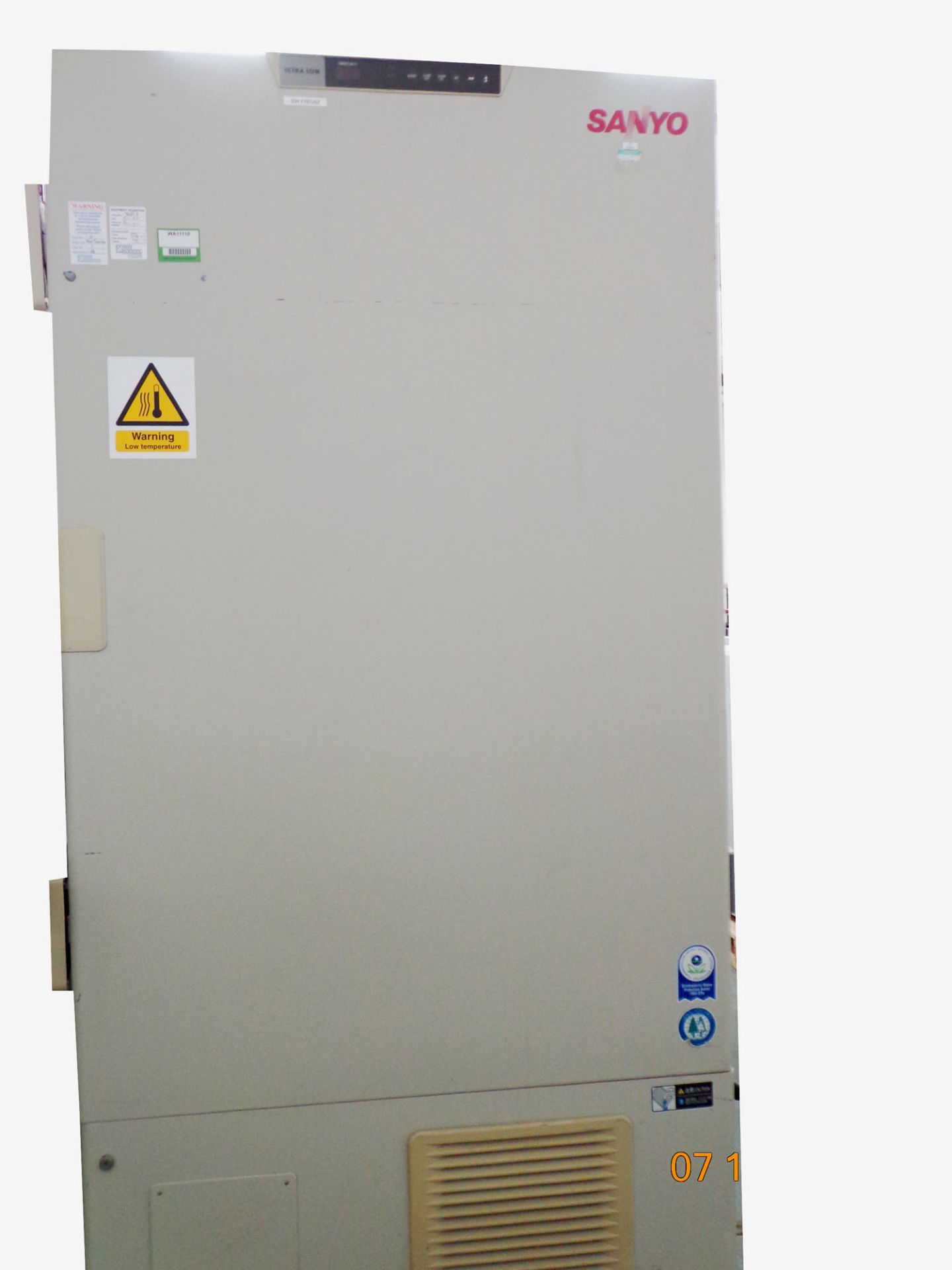 Sanyo -80 freezer needs re-gassed hence price