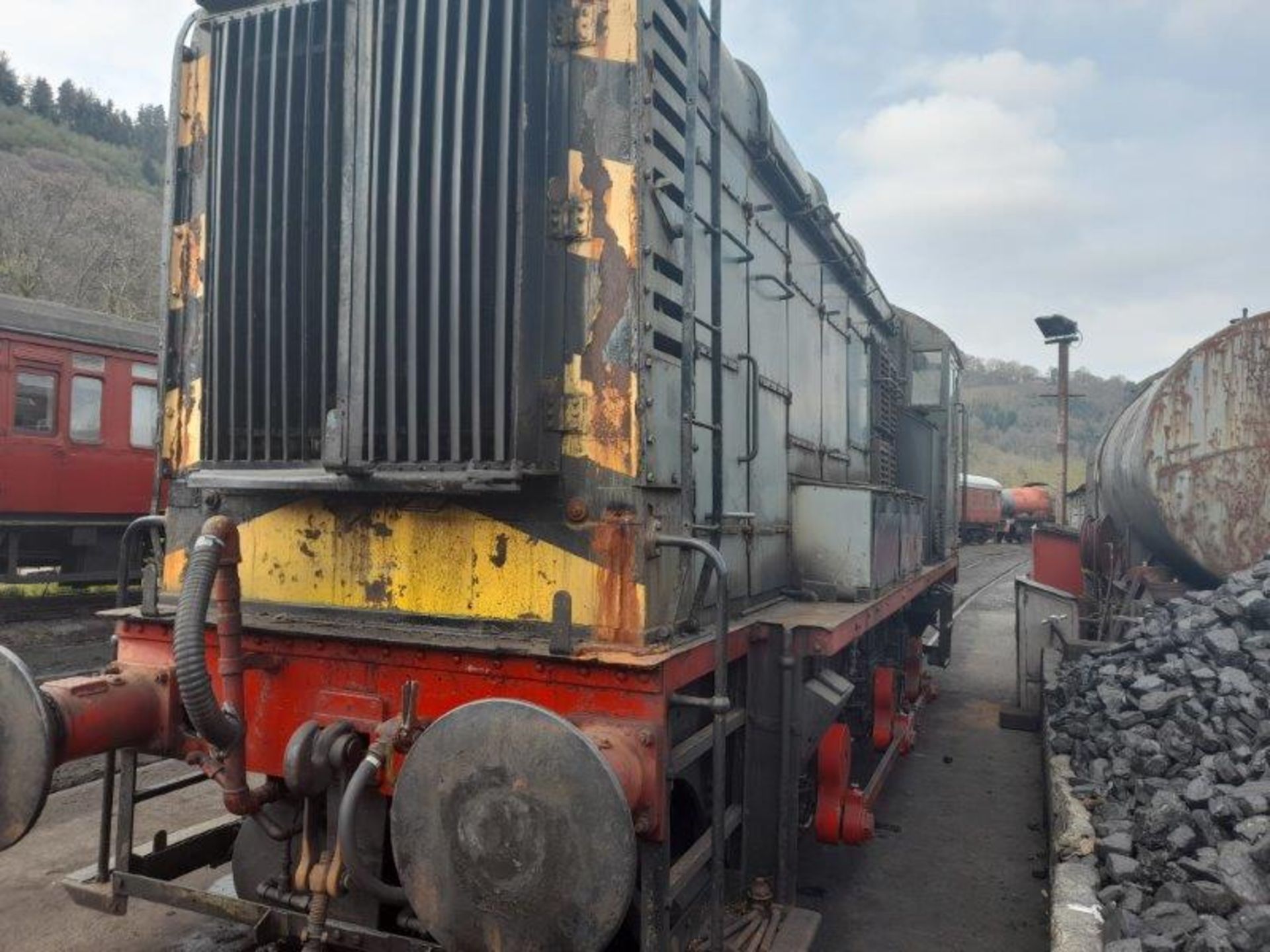 English Electric 350hp 0-6-0 diesel electric shunter (name: Davy) (Advised as runs but loses coolant - Image 4 of 13