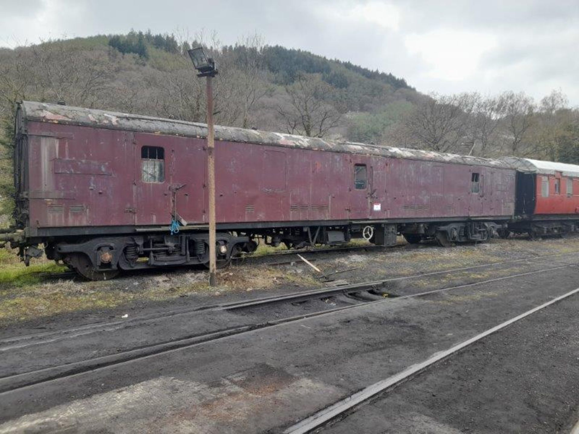 BR type GUV box van bogie, maroon livery, no. 95151. (Please note: a mandatory lift out charge of