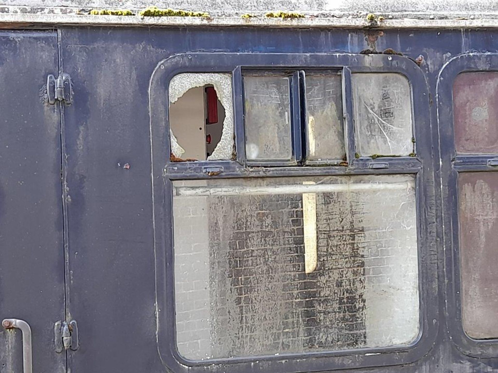 BR MARK 1 TYPE RBR BUFFET RESTAURANT COACH, NO. 1697 (1961) (Please note: a mandatory lift out... - Image 7 of 15