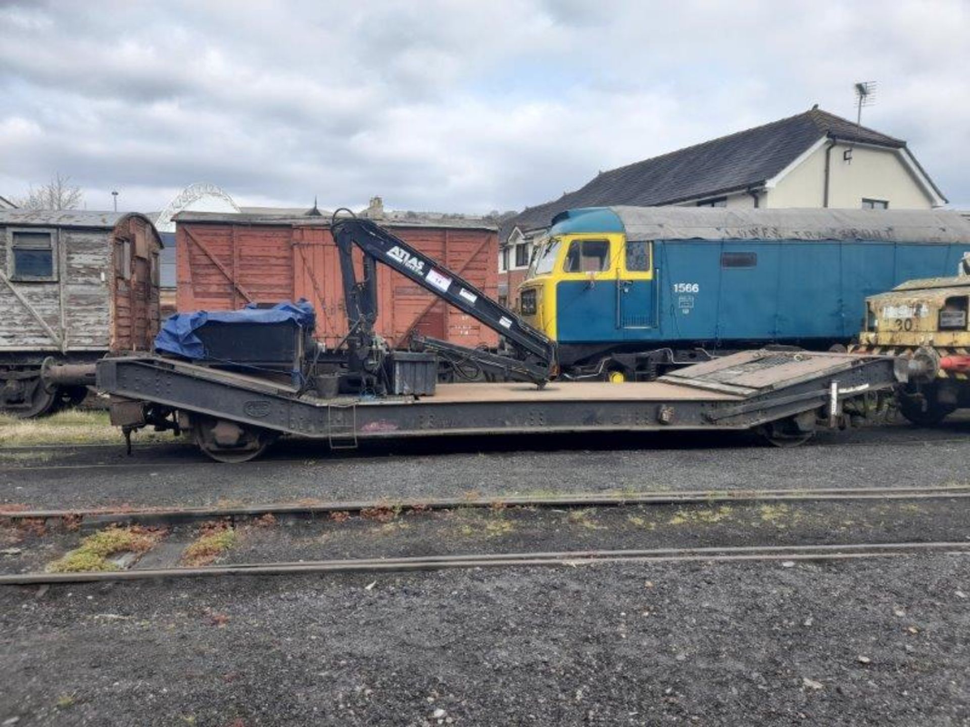 Lowmac 25-tonne wagon, no. B904534, fitted with Atlas Terex hydraulic crane, 6m boom, 3.32 ton - Bild 3 aus 10