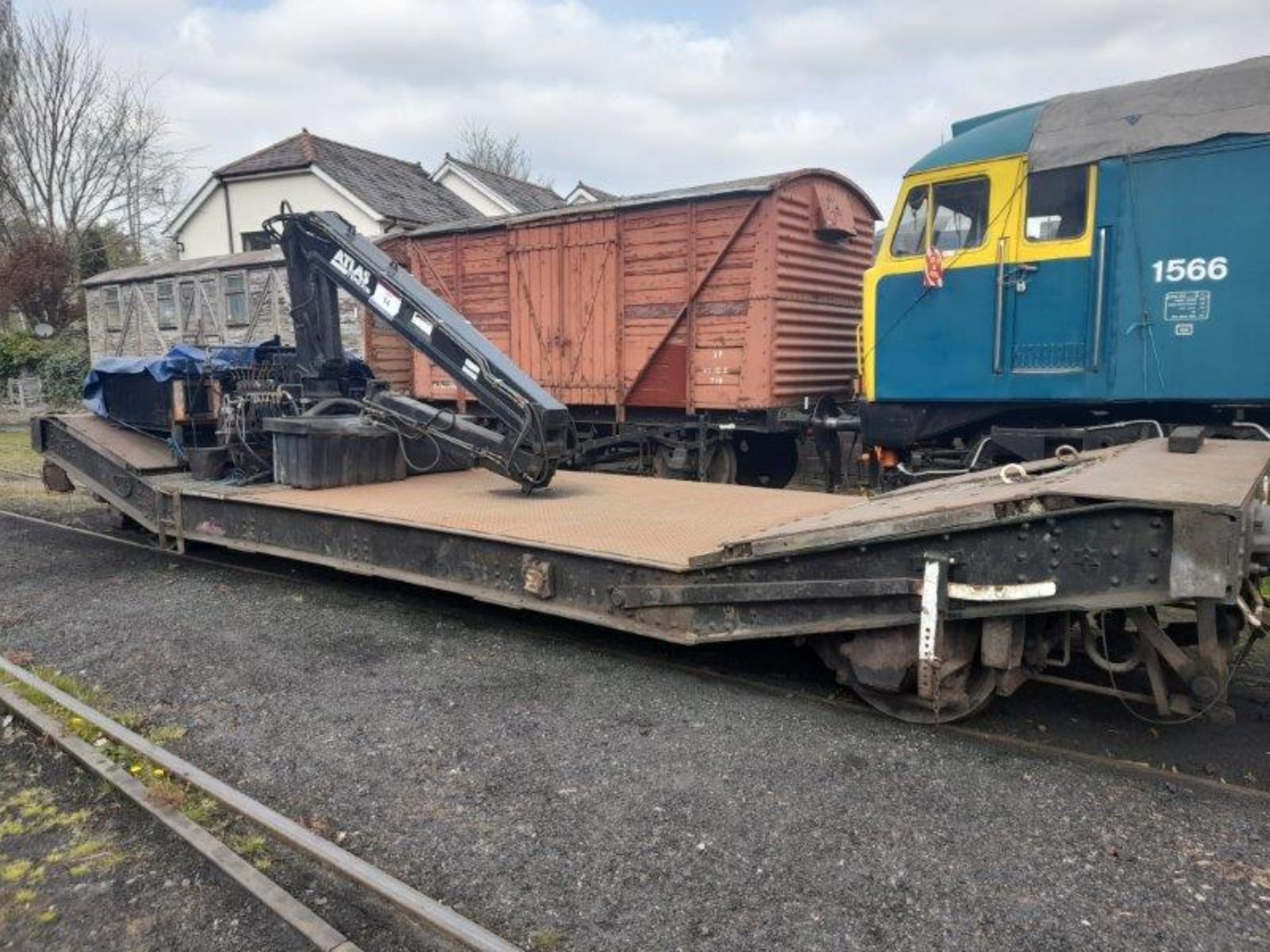 Lowmac 25-tonne wagon, no. B904534, fitted with Atlas Terex hydraulic crane, 6m boom, 3.32 ton