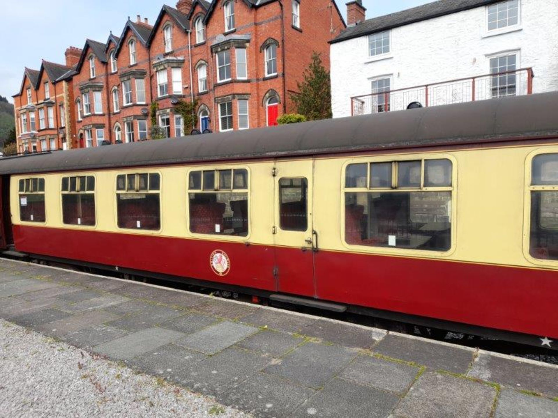 BR Mark 1 type TSO coach, no. M4947, 64-seats in chain link moquette, 2 x WC's, carmine and cream - Image 2 of 15