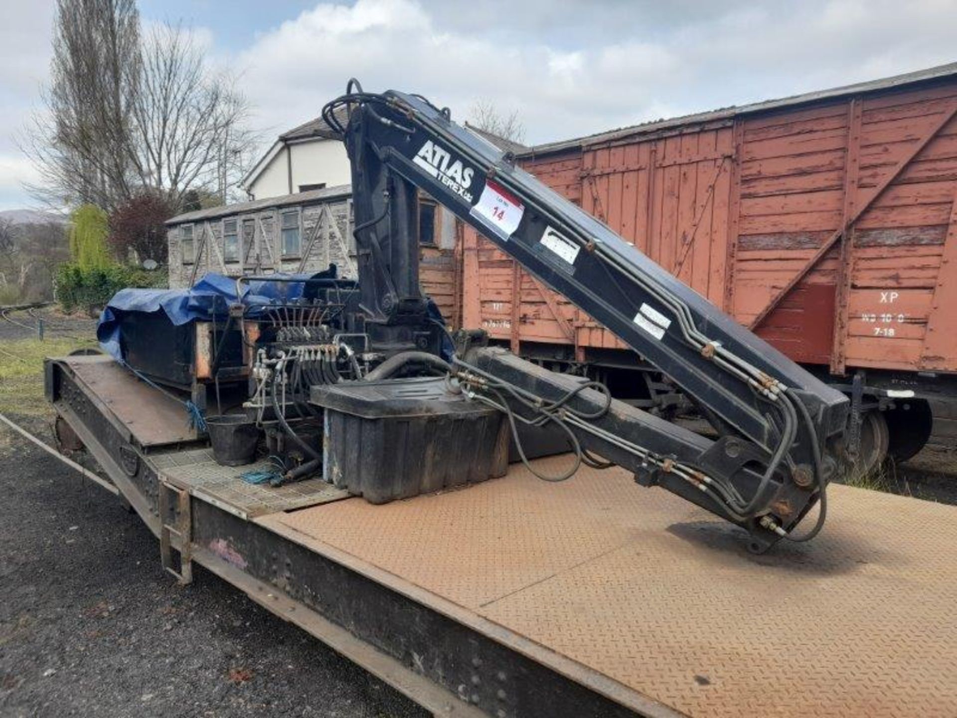 Lowmac 25-tonne wagon, no. B904534, fitted with Atlas Terex hydraulic crane, 6m boom, 3.32 ton - Image 4 of 10