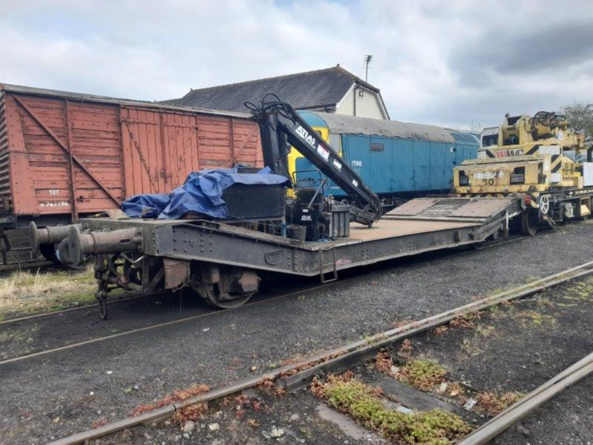 Lowmac 25-tonne wagon, no. B904534, fitted with Atlas Terex hydraulic crane, 6m boom, 3.32 ton - Bild 2 aus 10