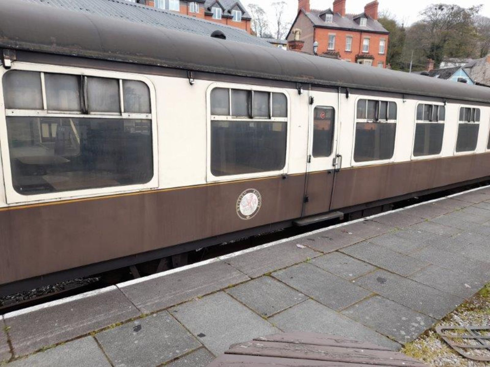 BR Mark 1 type TSO coach, no. E4472, 64-seats in Tram Museum brown/ orange moquette, 2 x WC's, - Image 3 of 14