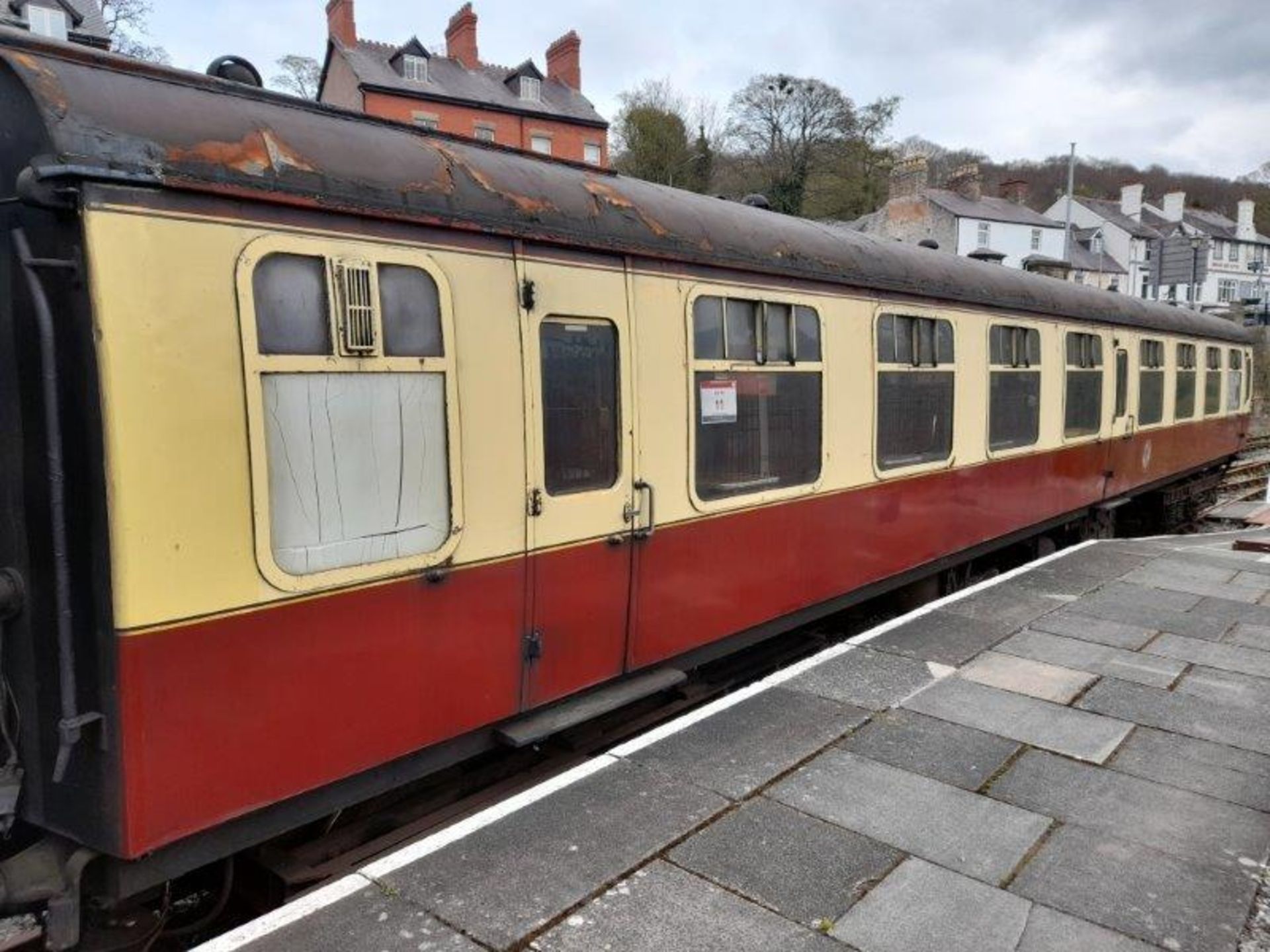 BR Mark 1 type TSO coach, no. M4858, 55-seats and 2 bench seats in red/ purple moquette, carmine and - Image 2 of 14