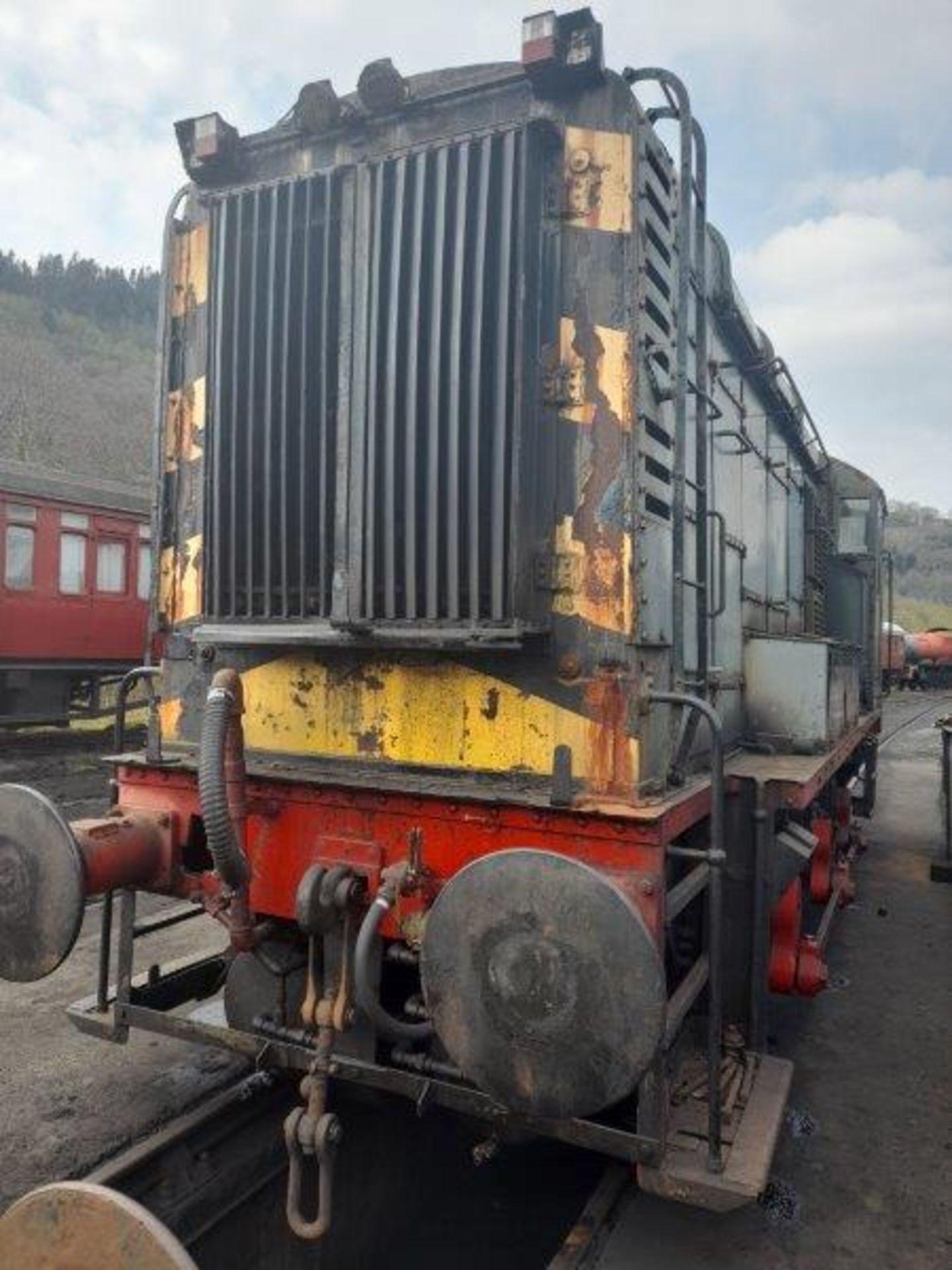 English Electric 350hp 0-6-0 diesel electric shunter (name: Davy) (Advised as runs but loses coolant - Image 8 of 13