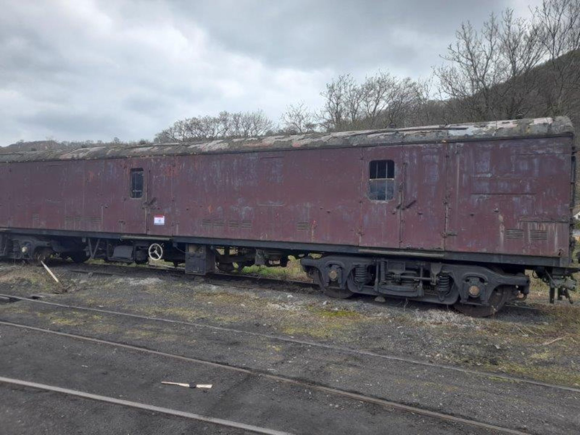 BR type GUV box van bogie, maroon livery, no. 95151. (Please note: a mandatory lift out charge of - Image 3 of 3
