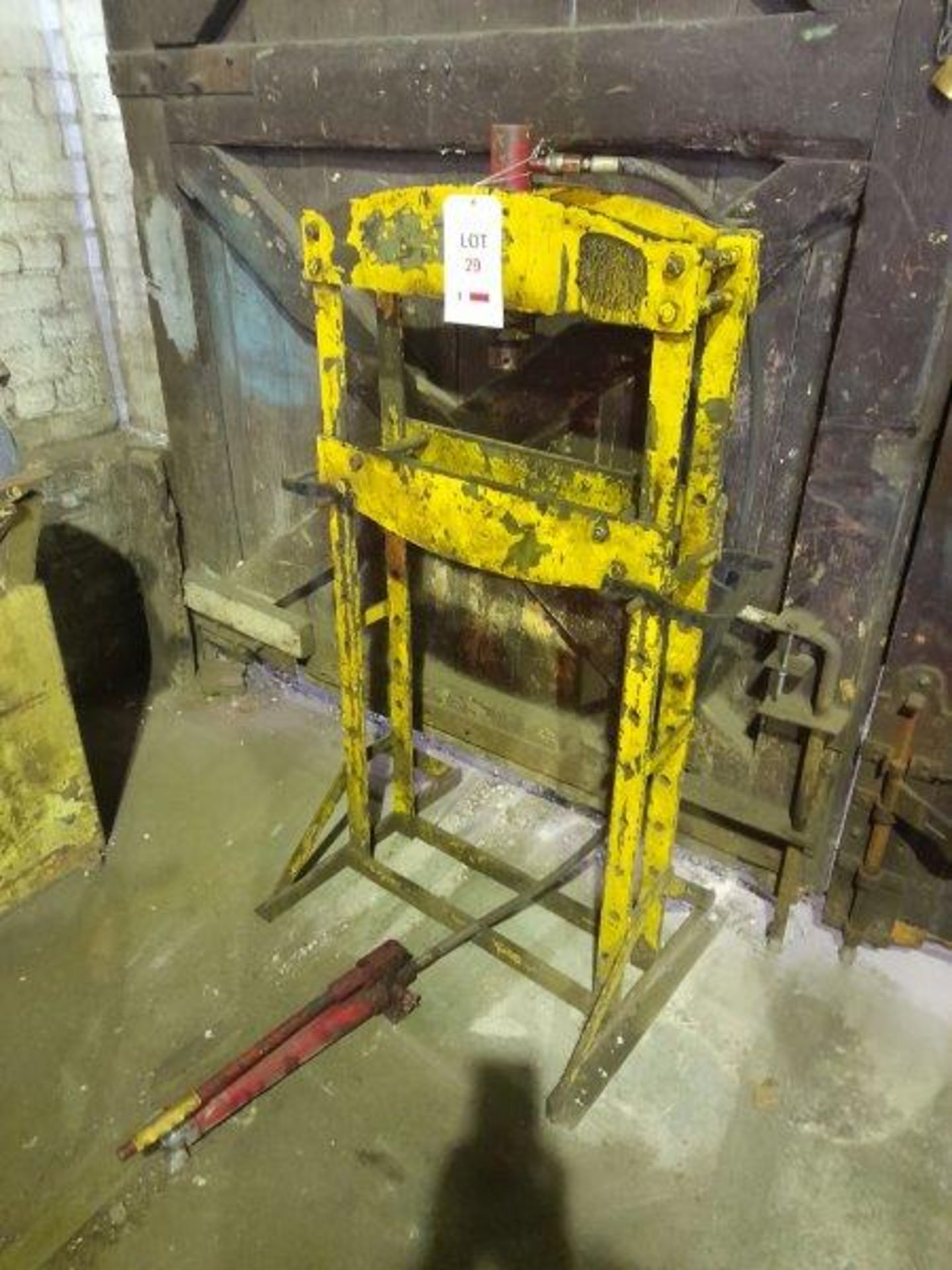 22" wide hydraulic bearing press with hydraulic pump unit. Please note: this lot is to be