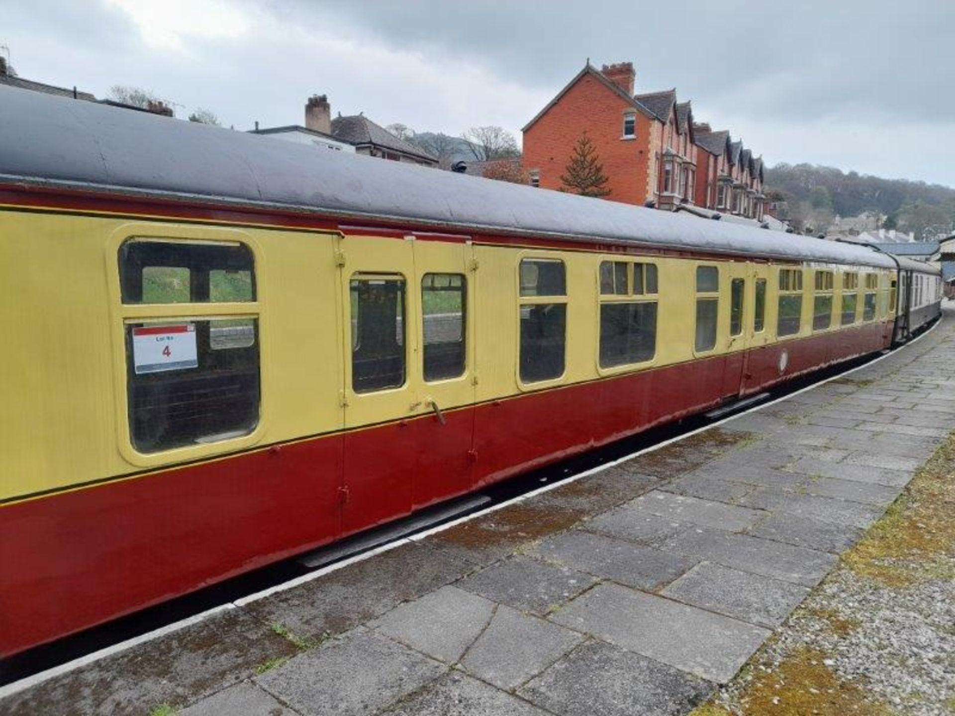 BR Mark 1 type BSK coach, no. E34537, 32-seats in red/blue moquette, 1 x WC, carmine and cream - Image 2 of 17