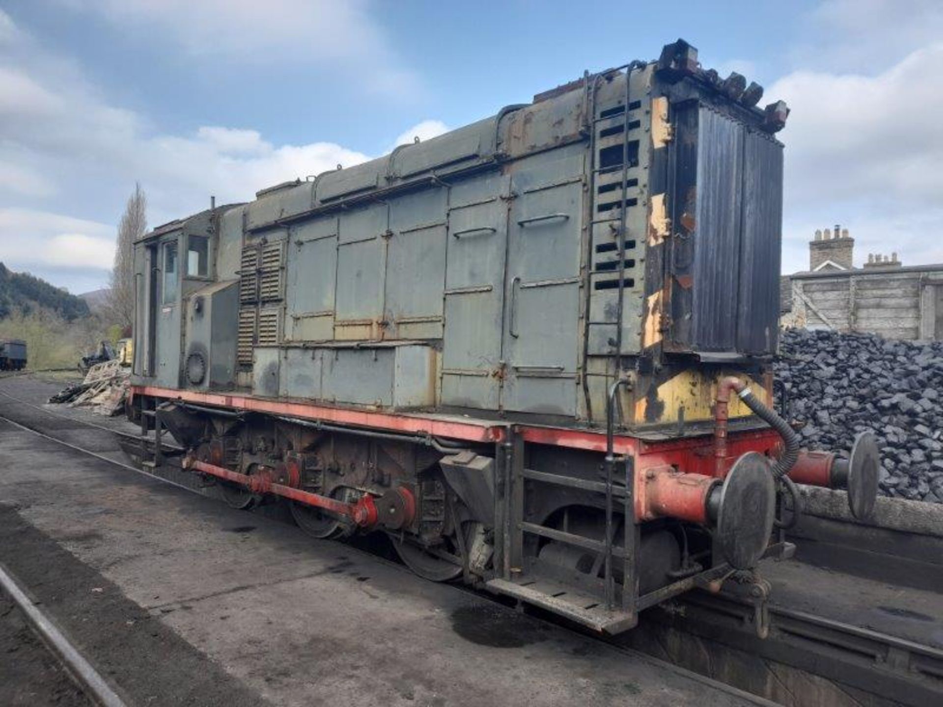 English Electric 350hp 0-6-0 diesel electric shunter (name: Davy) (Advised as runs but loses coolant