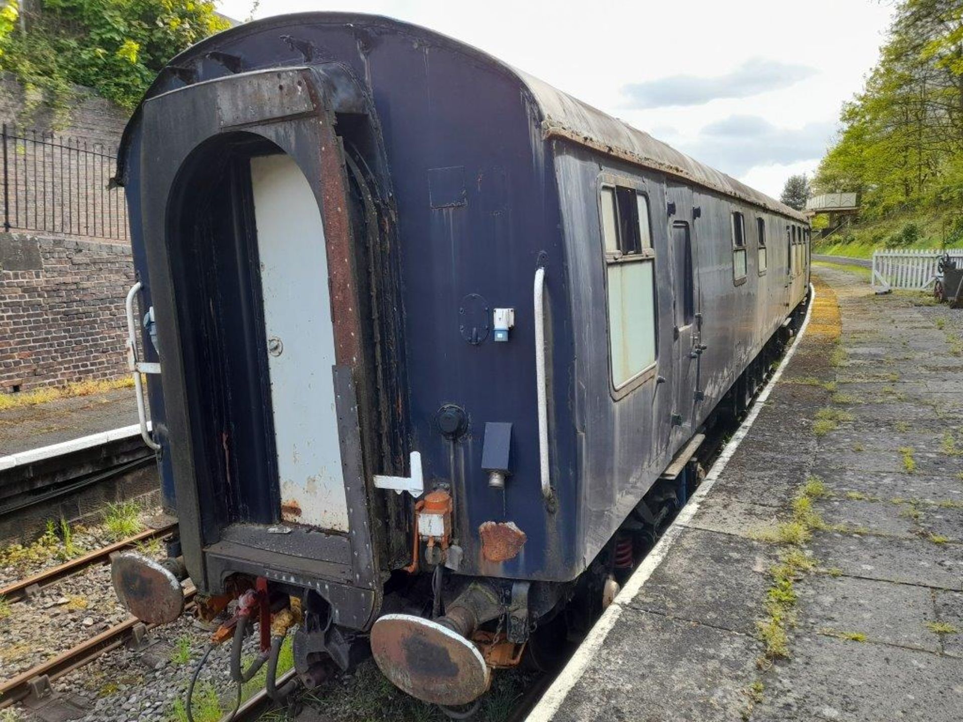 BR MARK 1 TYPE RBR BUFFET RESTAURANT COACH, NO. 1697 (1961) (Please note: a mandatory lift out... - Image 3 of 15