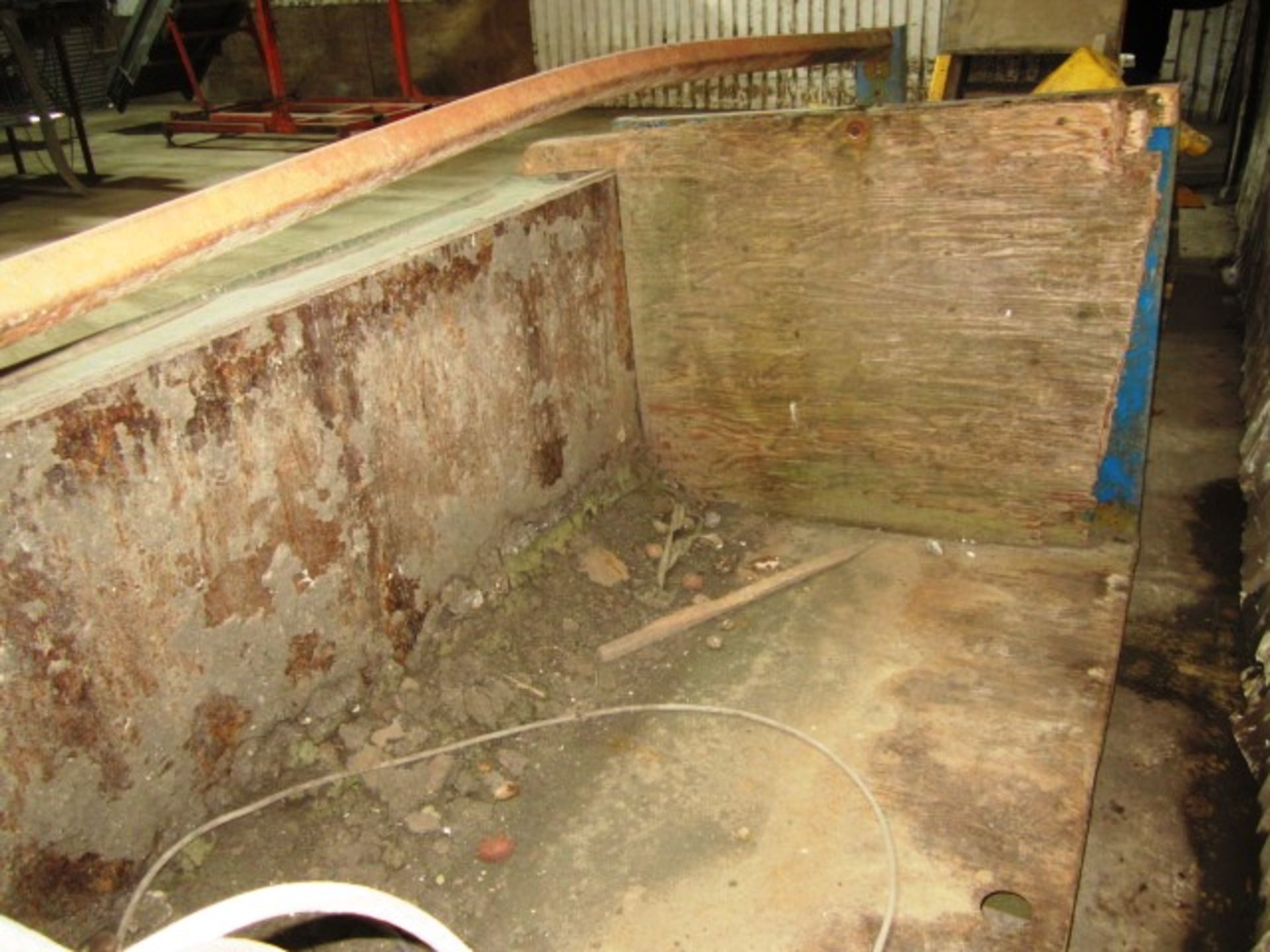 Potato box tipper, approx. size 2.4m x 1.5m x depth: 1m with hand control pendant, forklift - Image 6 of 6