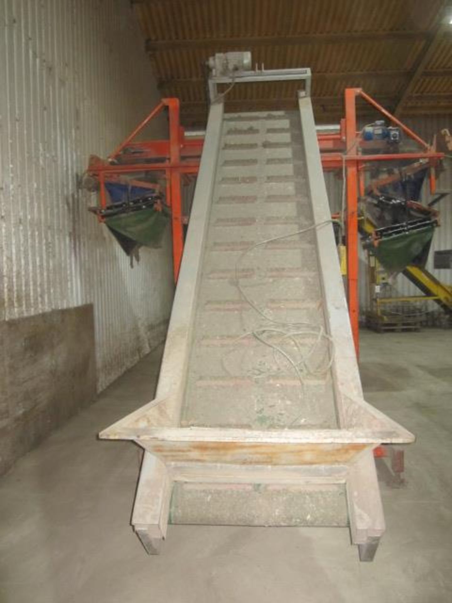 David Harrison inclined belt conveyor, s/n: 91094, approx. belt size: 800mm x 4m mounted on Downs - Image 6 of 9