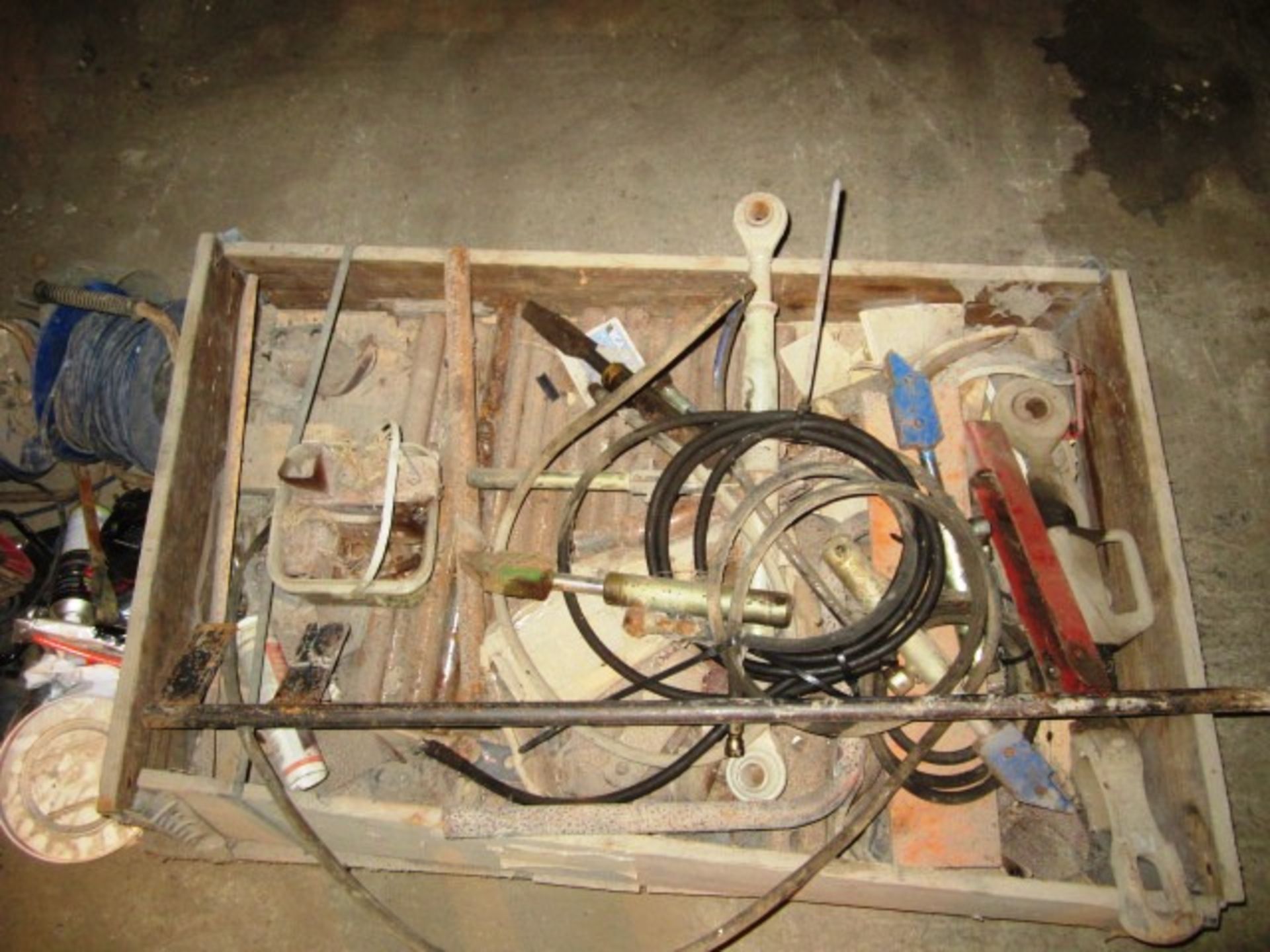 Miscellaneous lot including assorted rams, reeled extension leads, 240v, jump leads, ladder M8 etc. - Image 2 of 4
