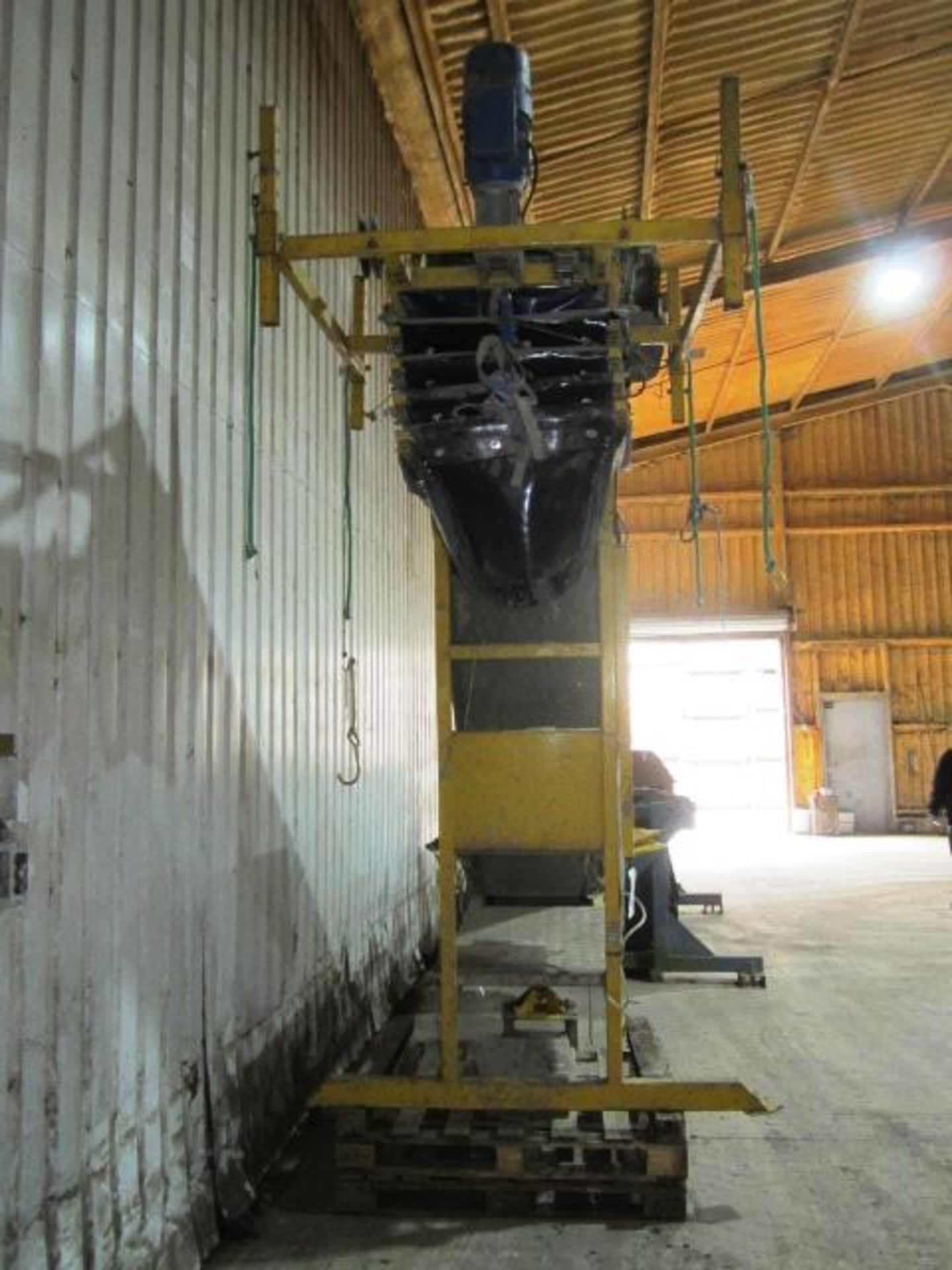 Peal inclined belt elevator single bagging machine on stand with pendant controls and adjustable - Image 6 of 7