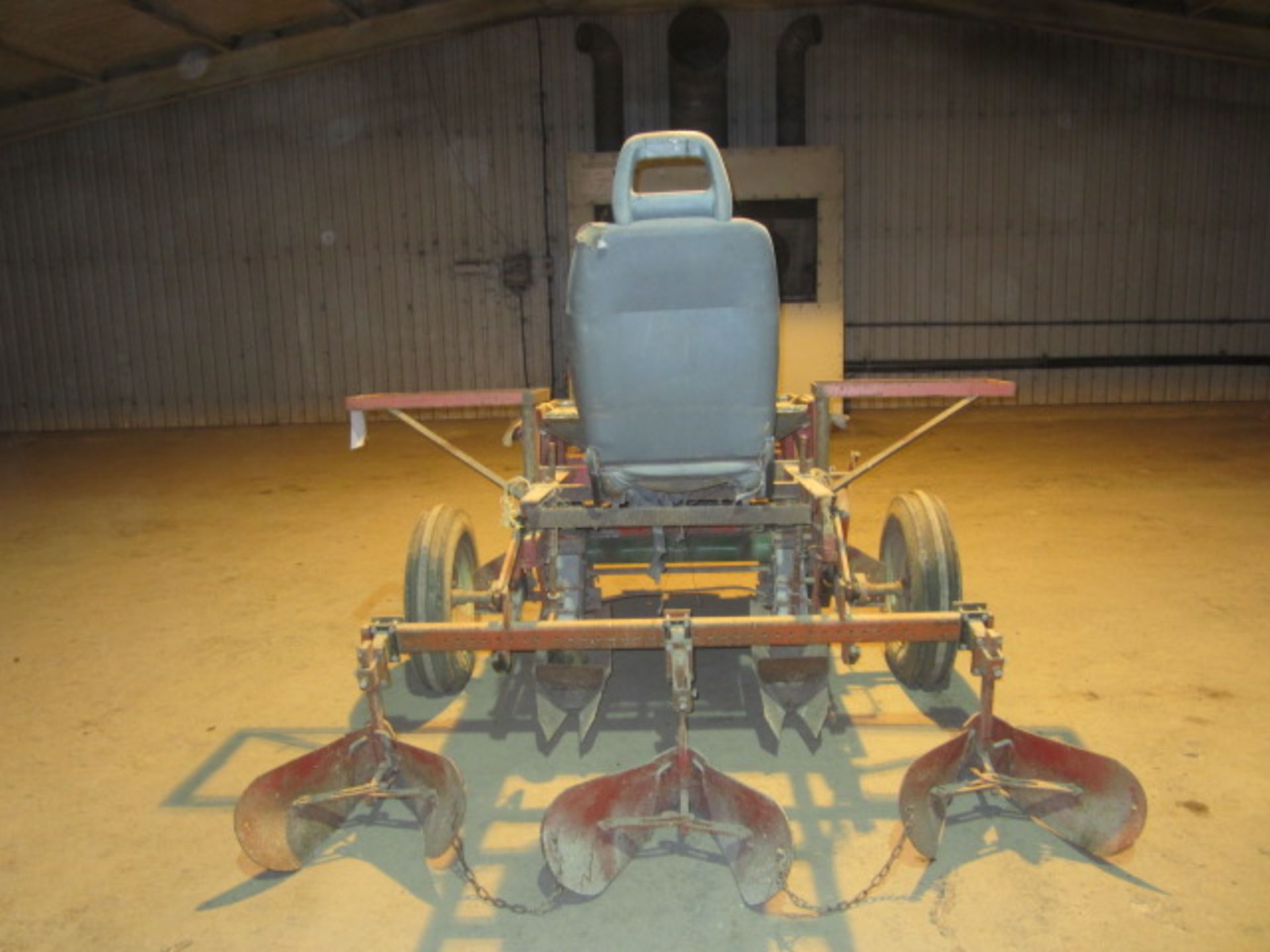 3 point tractor linkage mounted POT driven adapted ride on mini tuber planter with manual feed - Image 4 of 8