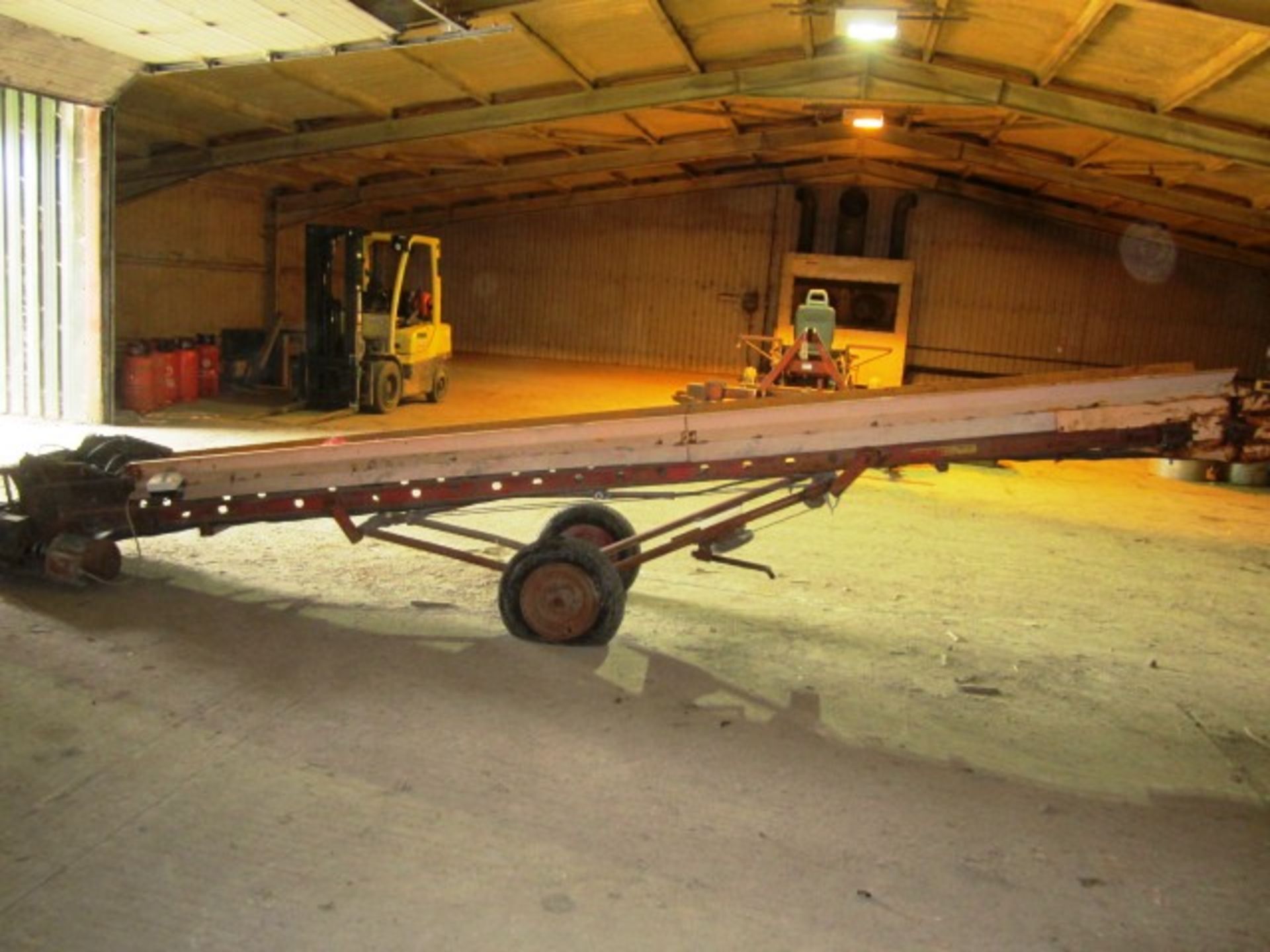 Mobile rubber belt potato elevator, approx. belt size: 350mm x 7m - for spares or repair - Image 3 of 6