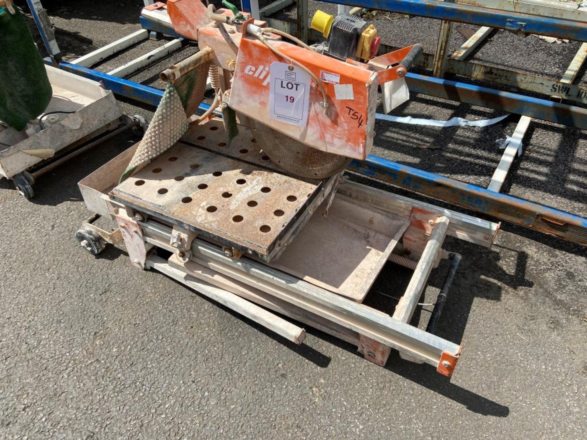 Clipper Norton CHW600 wet cut circular saw travelling bed on fold away stand. Y.O.M 2005