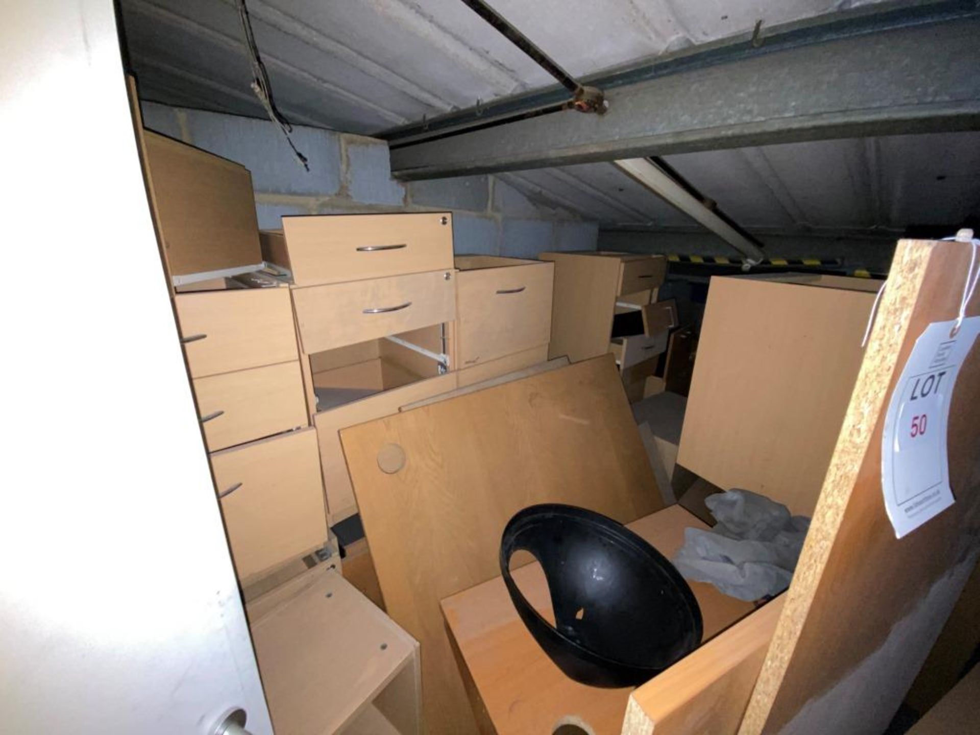 Contents of the room - a quantity of light wood veneer office furniture, desks and pedestals - Image 4 of 4