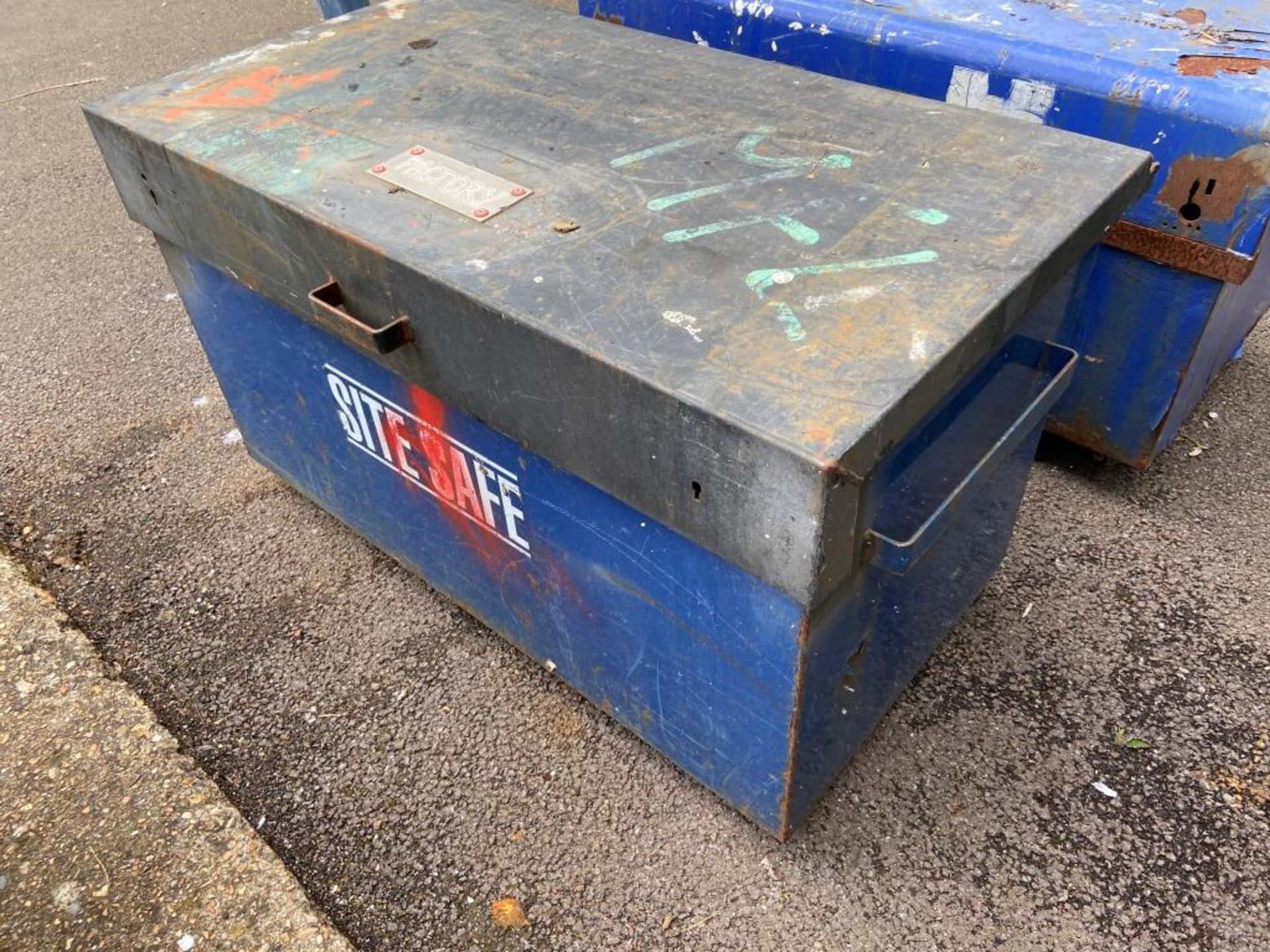 Steel site box on wheels (no key) 125cm x 65cm x 60cm - Image 2 of 3