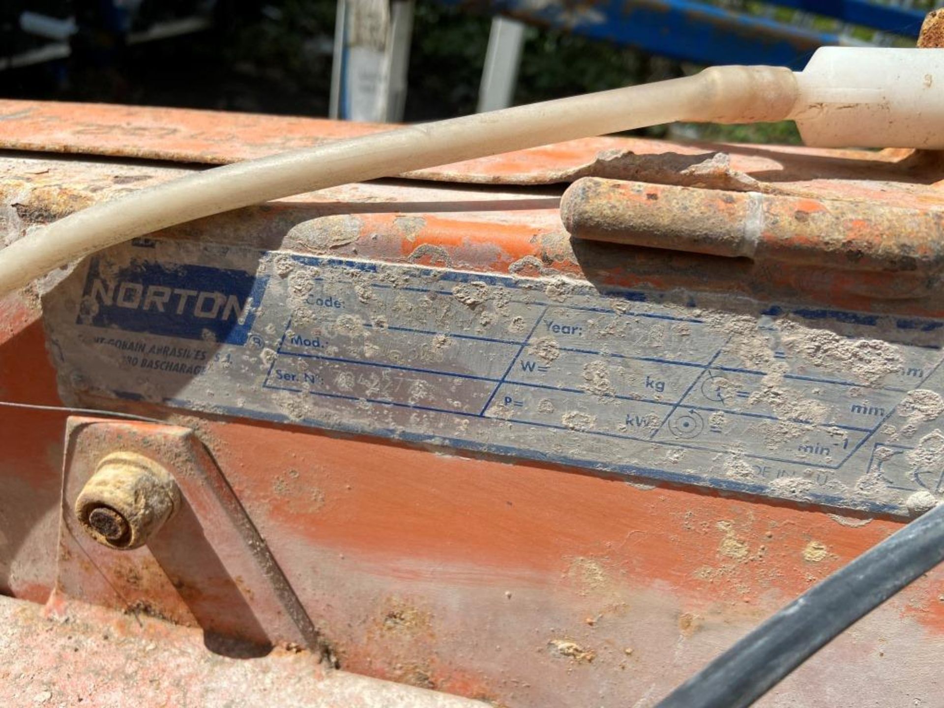 Clipper Norton CHW600 wet cut circular saw travelling bed on fold away stand. Y.O.M 2007 - Image 3 of 4