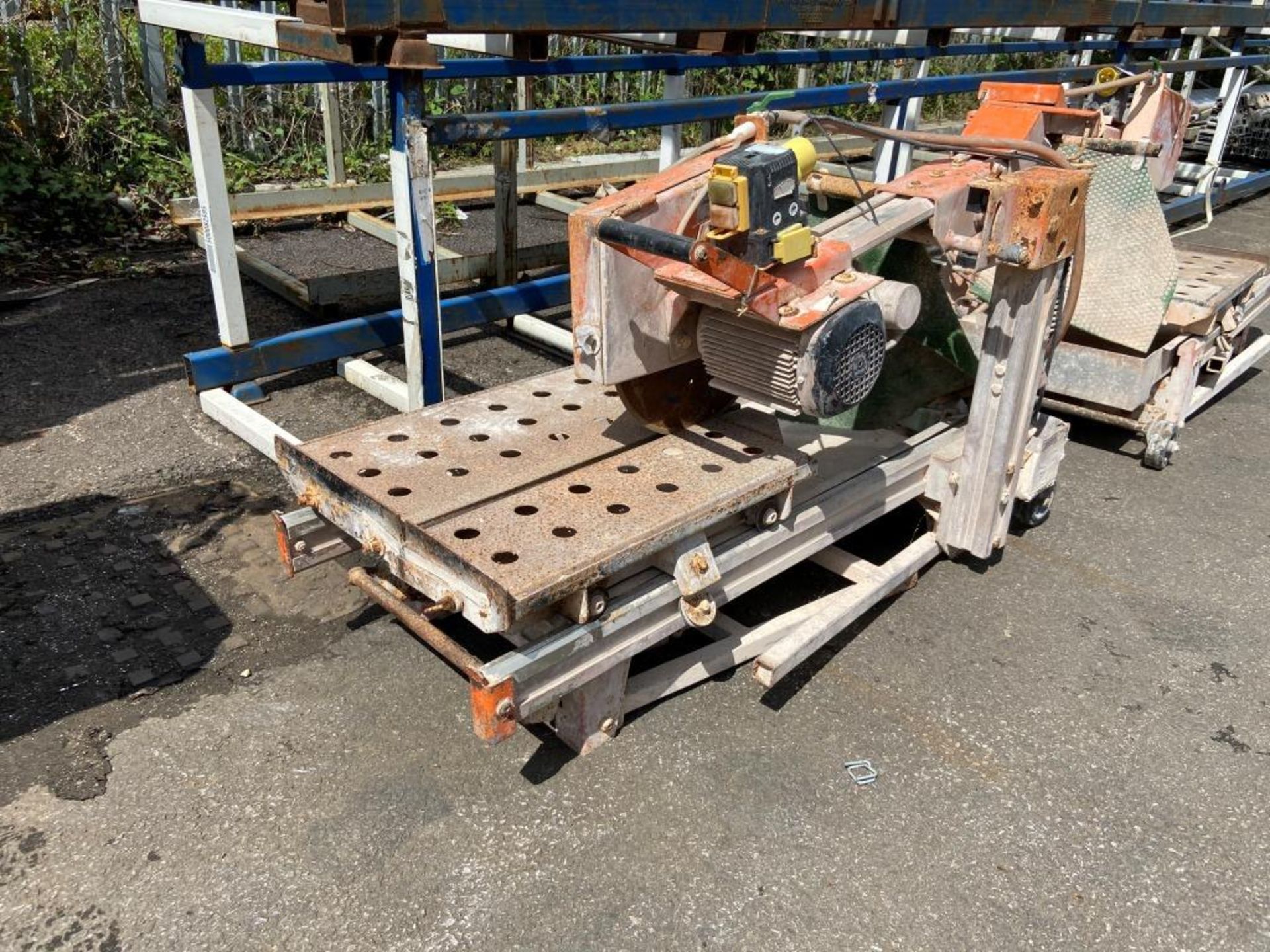 Clipper Norton CHW600 wet cut circular saw travelling bed on fold away stand. Y.O.M 2007