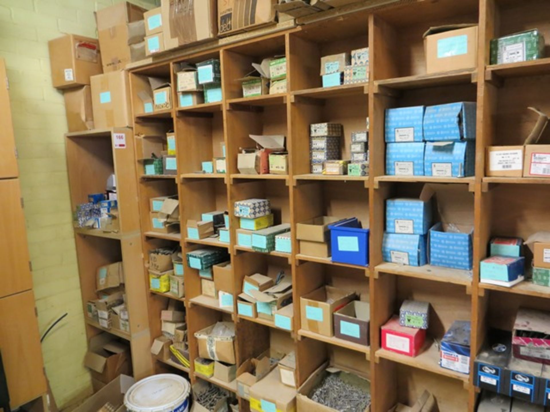 Contents of wood shelving to include a large quantity of wood screws, coach screws, hexagon coach - Image 4 of 5