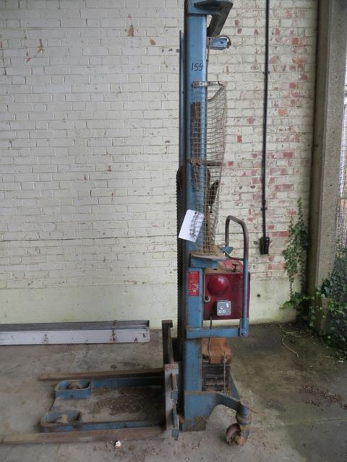 Crown 40WT Electric Pallet Stacker 4000Lb Capacity s/n W16189 c/w Westinghouse SV12/25 Charger & - Image 5 of 6