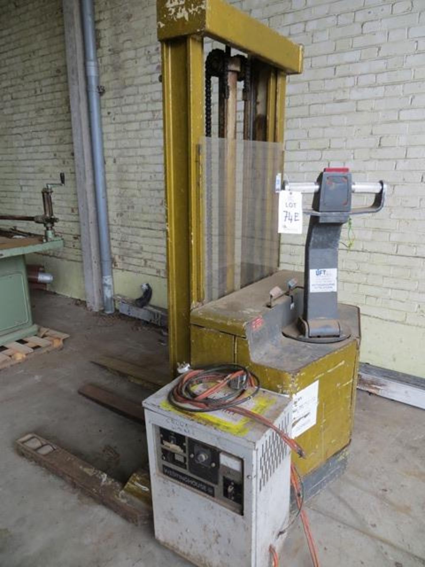 Crown 40WT Electric Pallet Stacker 4000Lb Capacity s/n W16189 c/w Westinghouse SV12/25 Charger &