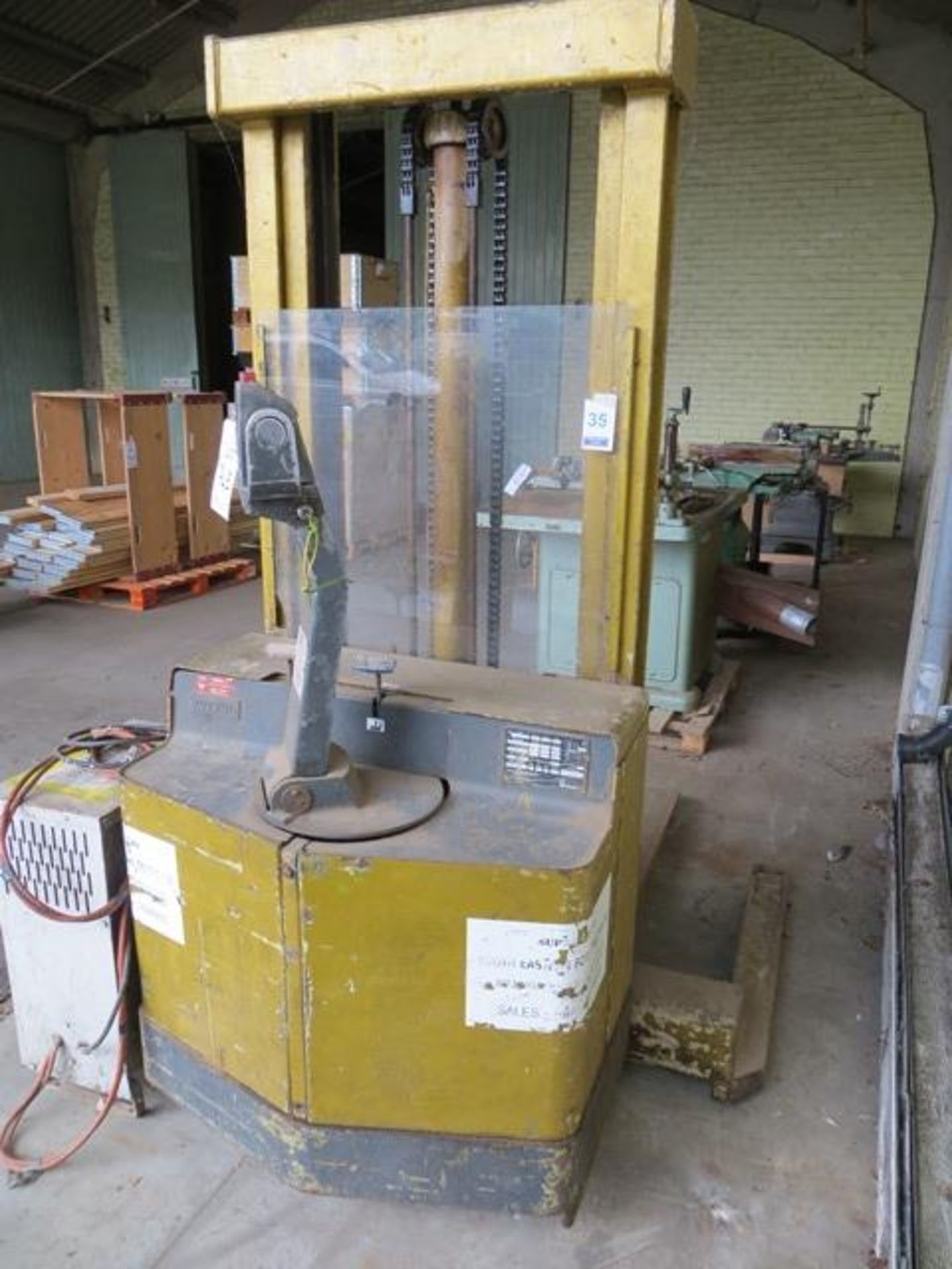 Crown 40WT Electric Pallet Stacker 4000Lb Capacity s/n W16189 c/w Westinghouse SV12/25 Charger & - Image 3 of 6
