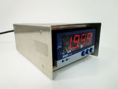 One-channel digital indicator displays measured values and monitor limit values. The universal input