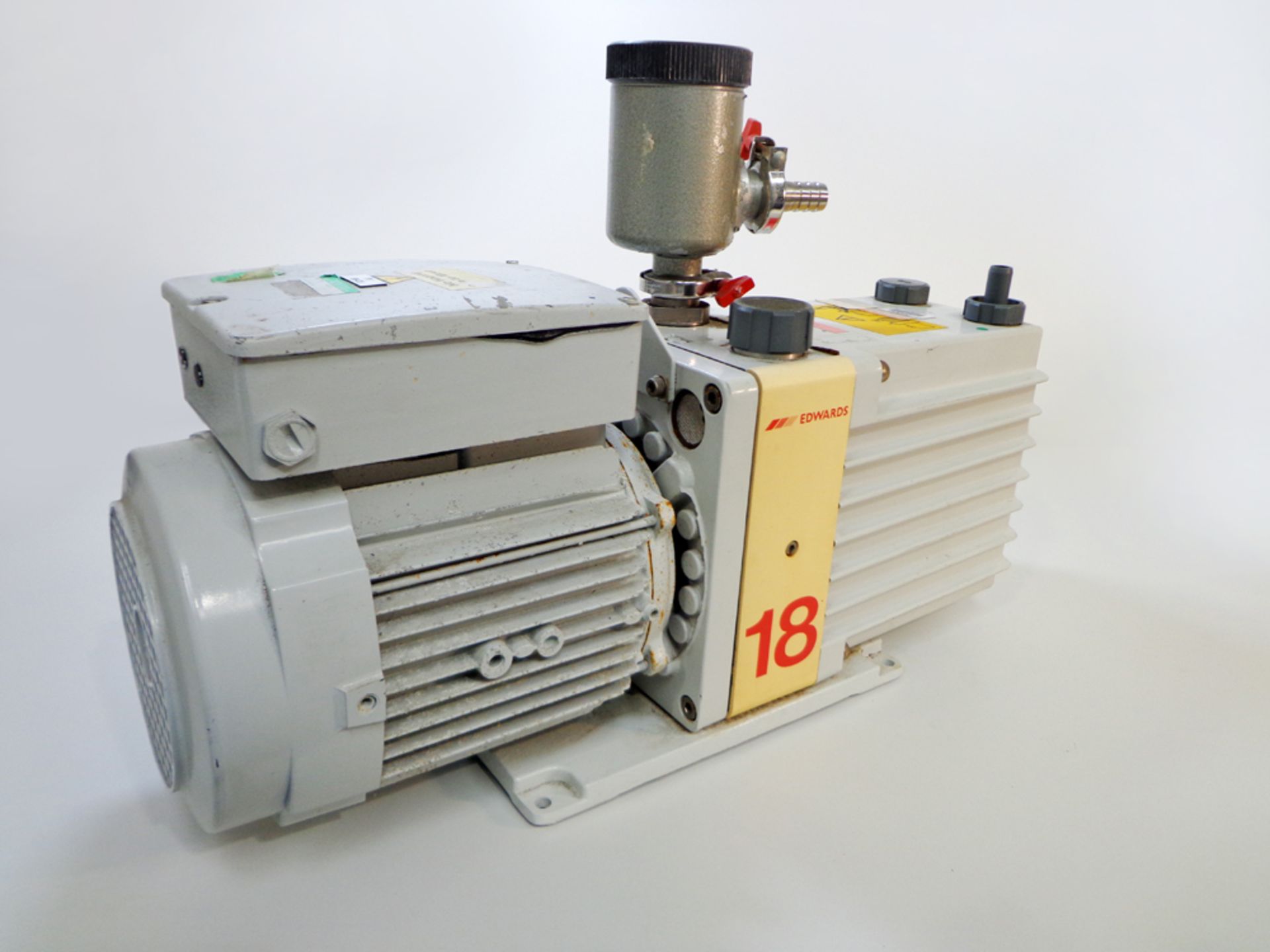 E2M18 Oil Sealed Rotary Vacuum Pump.(WA13710) - Image 2 of 3