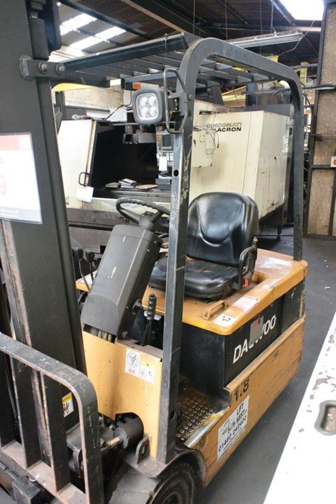 Daewoo B18T-2 battery operated ride on, dual mast forklift truck, serial no. CM00491, 1670 kgs max - Image 2 of 7