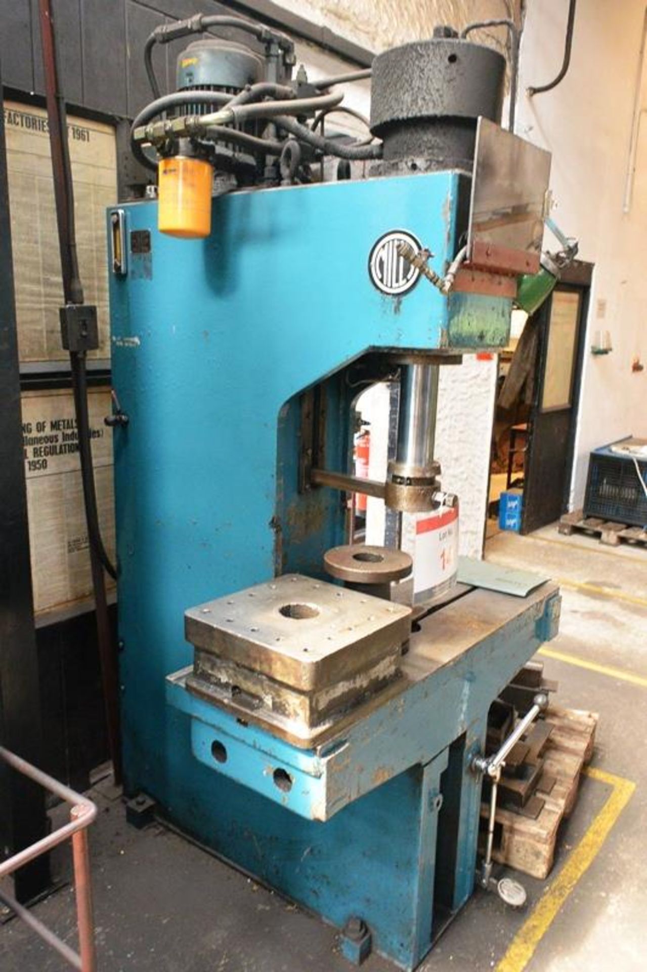 Mills hydraulic C frame vertical press, serial no. P68152, 12" throat to centre, 48" x 15" slotted - Image 5 of 6