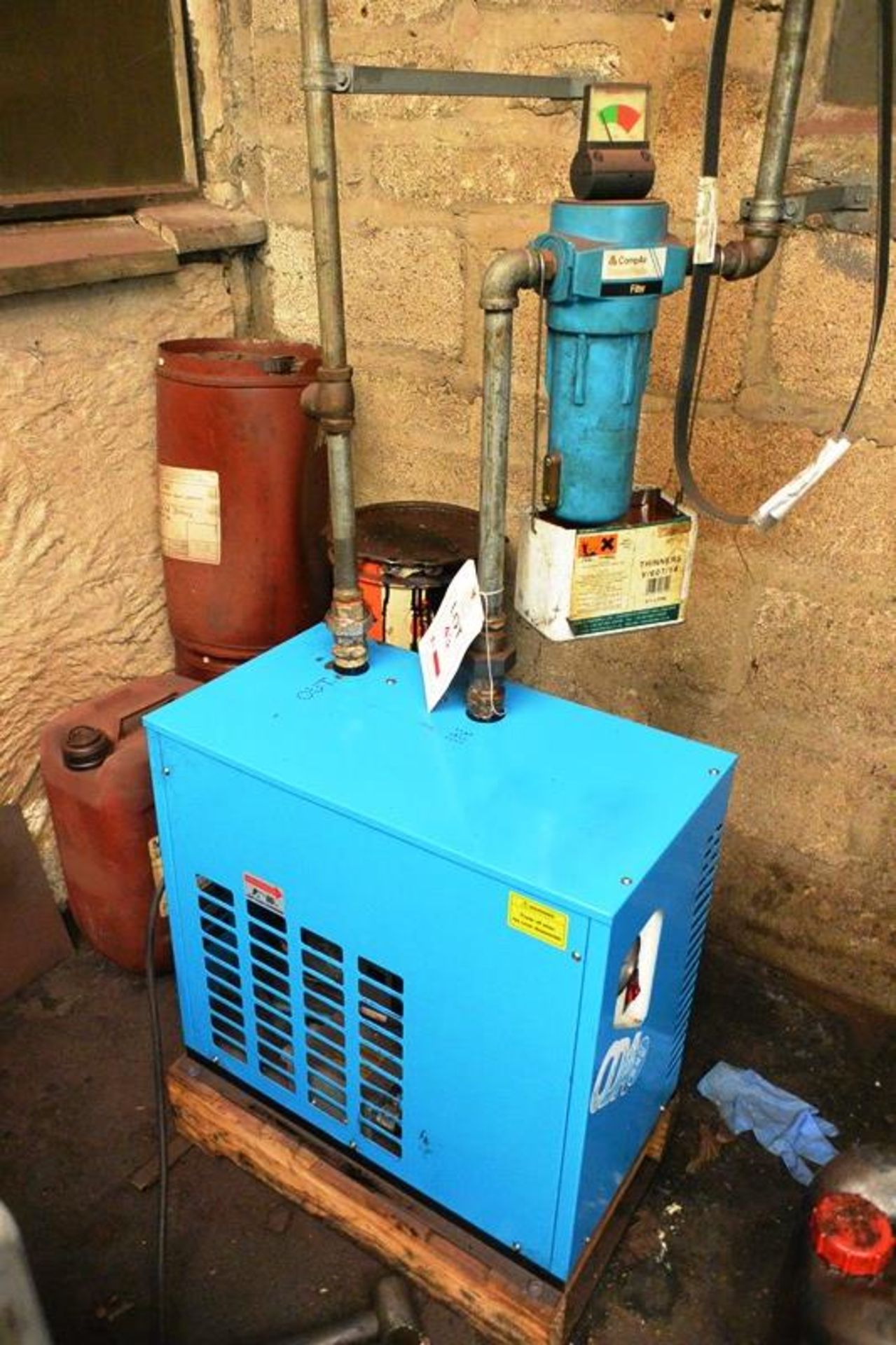 Hi-Line compressed air dryer, mmodel CDA-70, serial no. 110250085 (2011), with inline Compair