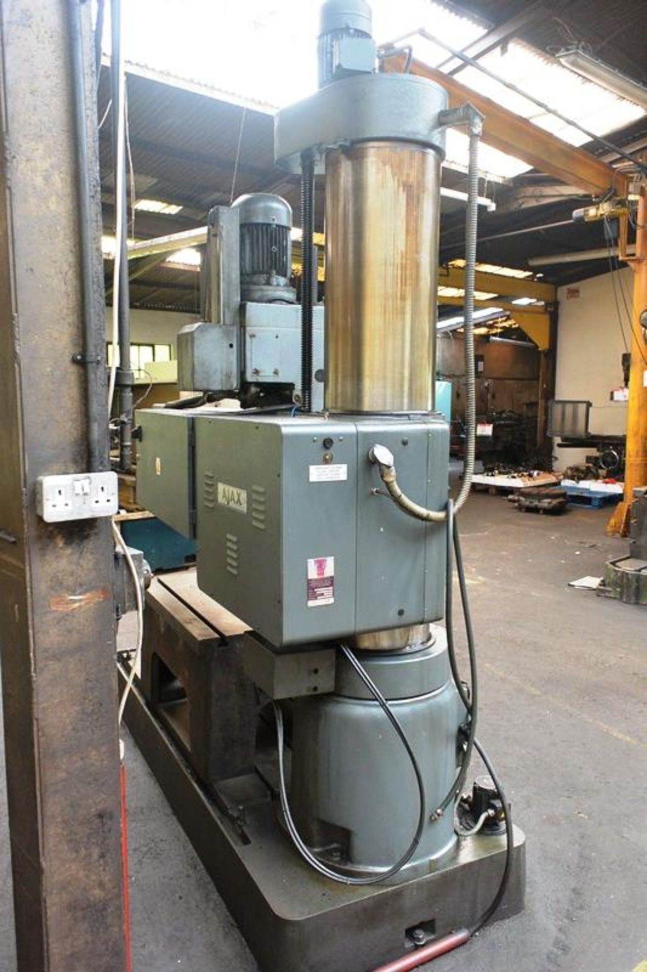 Ajax TM50 Series 3 elevating column radial arm drill, ref 1600 Hydrabloc, serial no. 4008 (2007), - Bild 4 aus 9