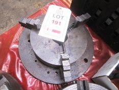 9" 4 jaw chuck (Recommended collection period for this lot Wednesday 15th - Friday 17th