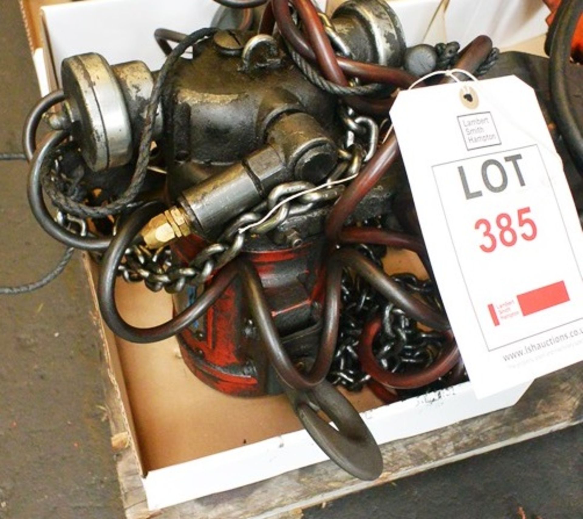Electric chain hoist, 10 CWT (Recommended collection period for this lot Wednesday 15th - Friday